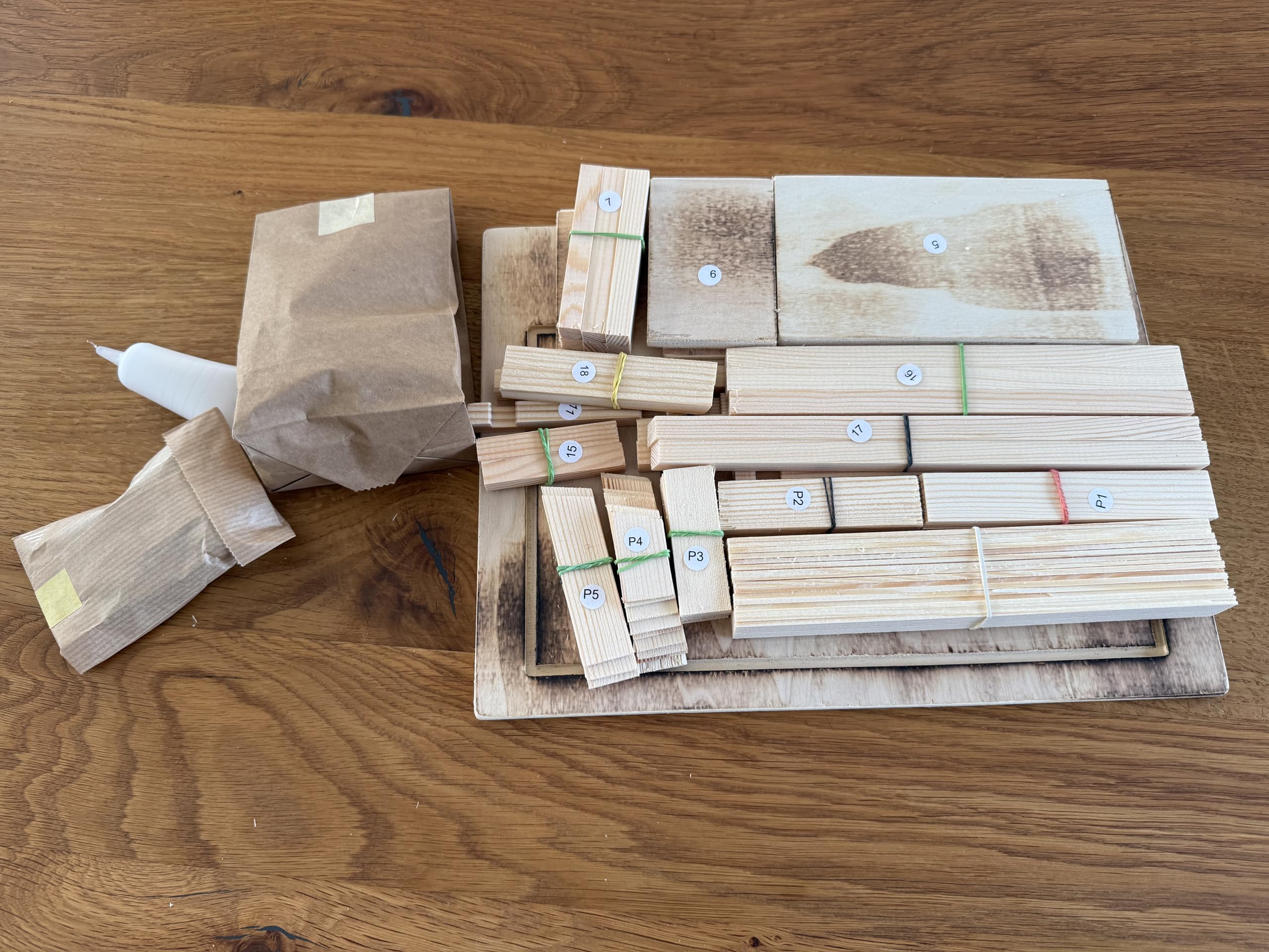 Crèche de Noël en kit avec matériel de décoration et instructions (français non garanti), pièces préfabriquées à la main en Bavière