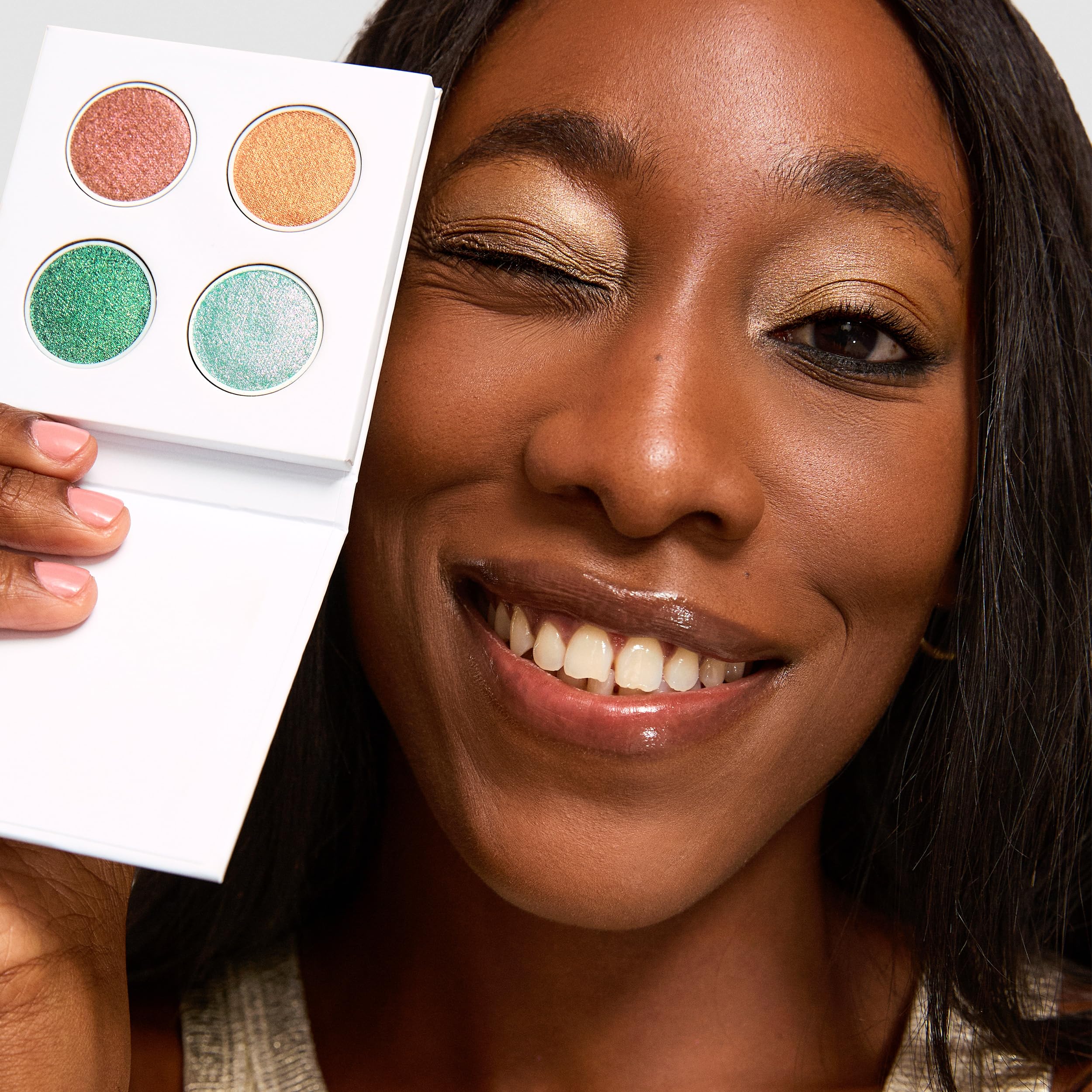3INA MAKEUP - The Four - Shadow Palette - Paleta Cieni Do Powiek - Wysoce Napigmentowane - Długotrwałe Formuły - Metalicznymi i Multichromatycznymi Efektami - Vegan - Cruelty Free