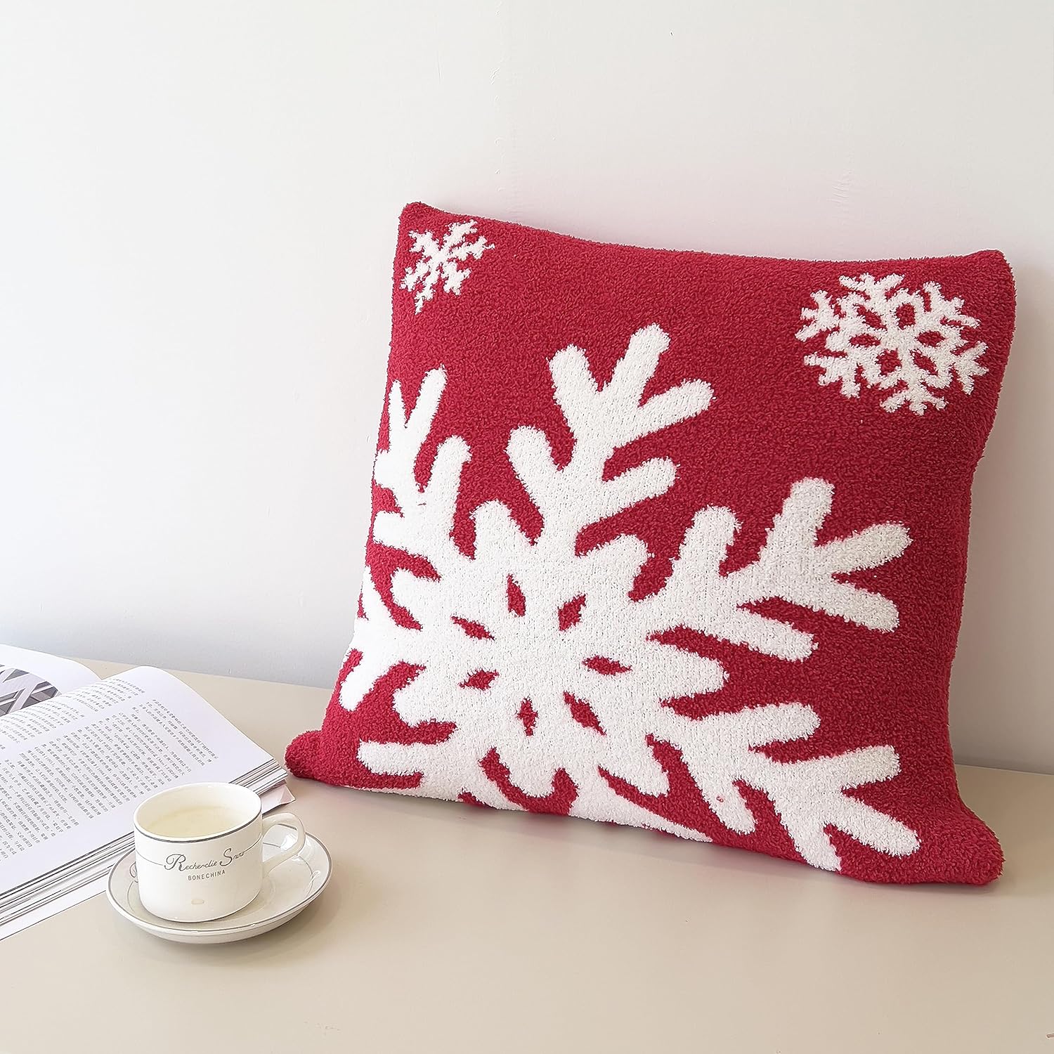 NIDITW Set of 2 Ultra Soft Red Snowflake Throw Pillow Cover Microfiber Christmas Cushion Case Cozy Fluffy Pillowcase Square Decor for Home Sofa Couch 18x18 Inches (1-Red)