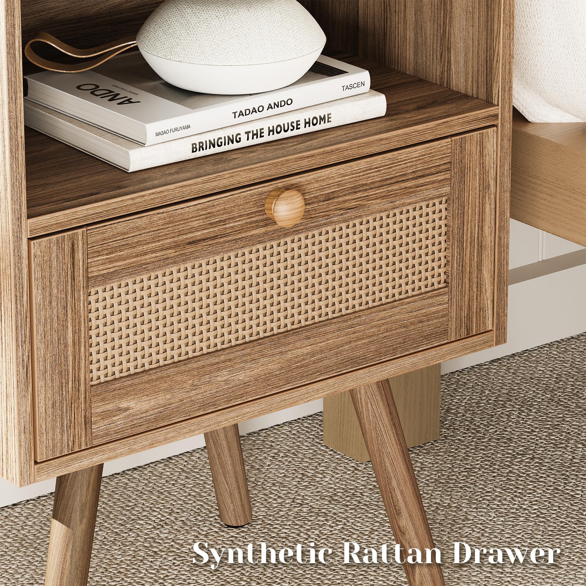 SUPERJARE Comodino con stazione di ricarica e cassetto decorativo simile a rattan, tavolino in rattan con piedi in legno massello, tavolino da letto con contenitore aperto, per camera da letto
