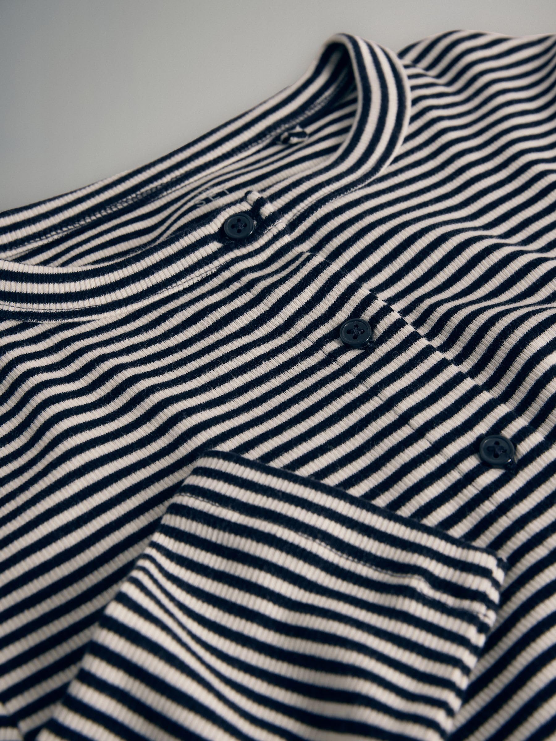 THE SET Damen Langarmshirt mit durchgehender Knopfleiste und Hose im Set