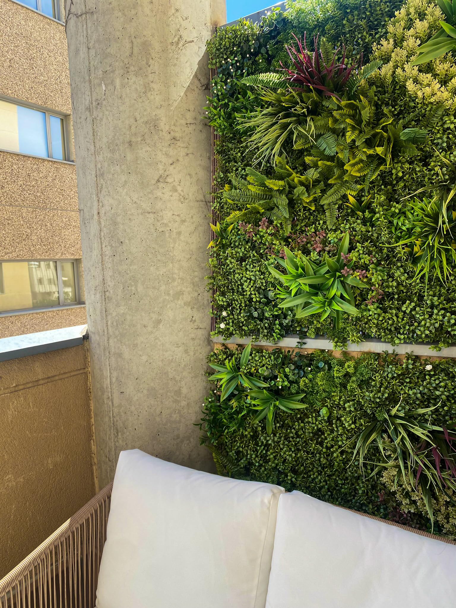 Bonerva Jardín Vertical Artificial Bahamas 3m², Pack 3 Paneles 100x100 cm, Muro Vegetal Verde Decorativo con Protección UV Interior Exterior