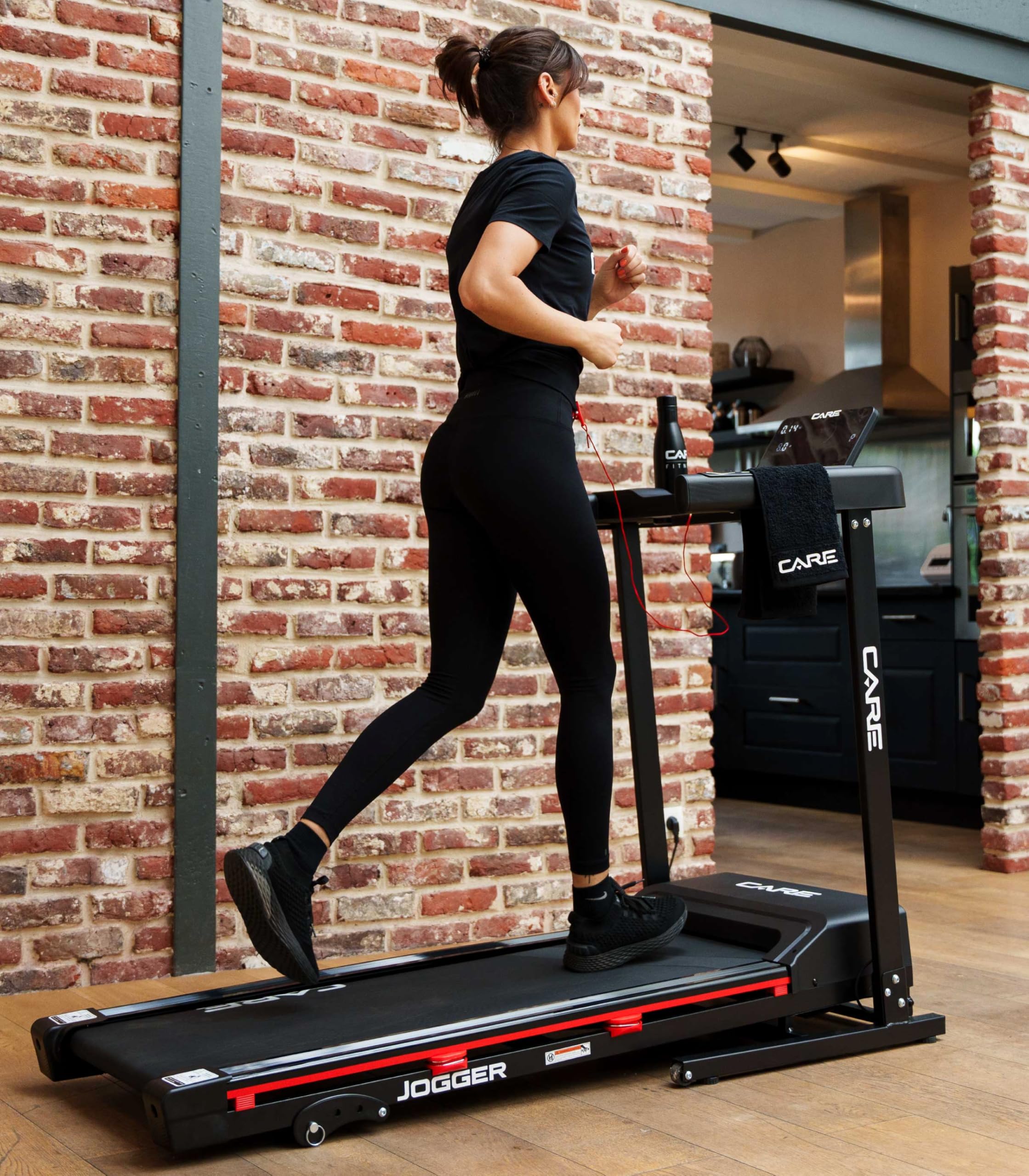 Care Fitness - Tapis de Course Connecté - 16 KM/H - Care - Jogger - KinoMap - 28 Programmes Intégrés - Écran - Moteur Silencieux 1.5/2.5 CV - Inclinaison Manuelle - 3 Positions