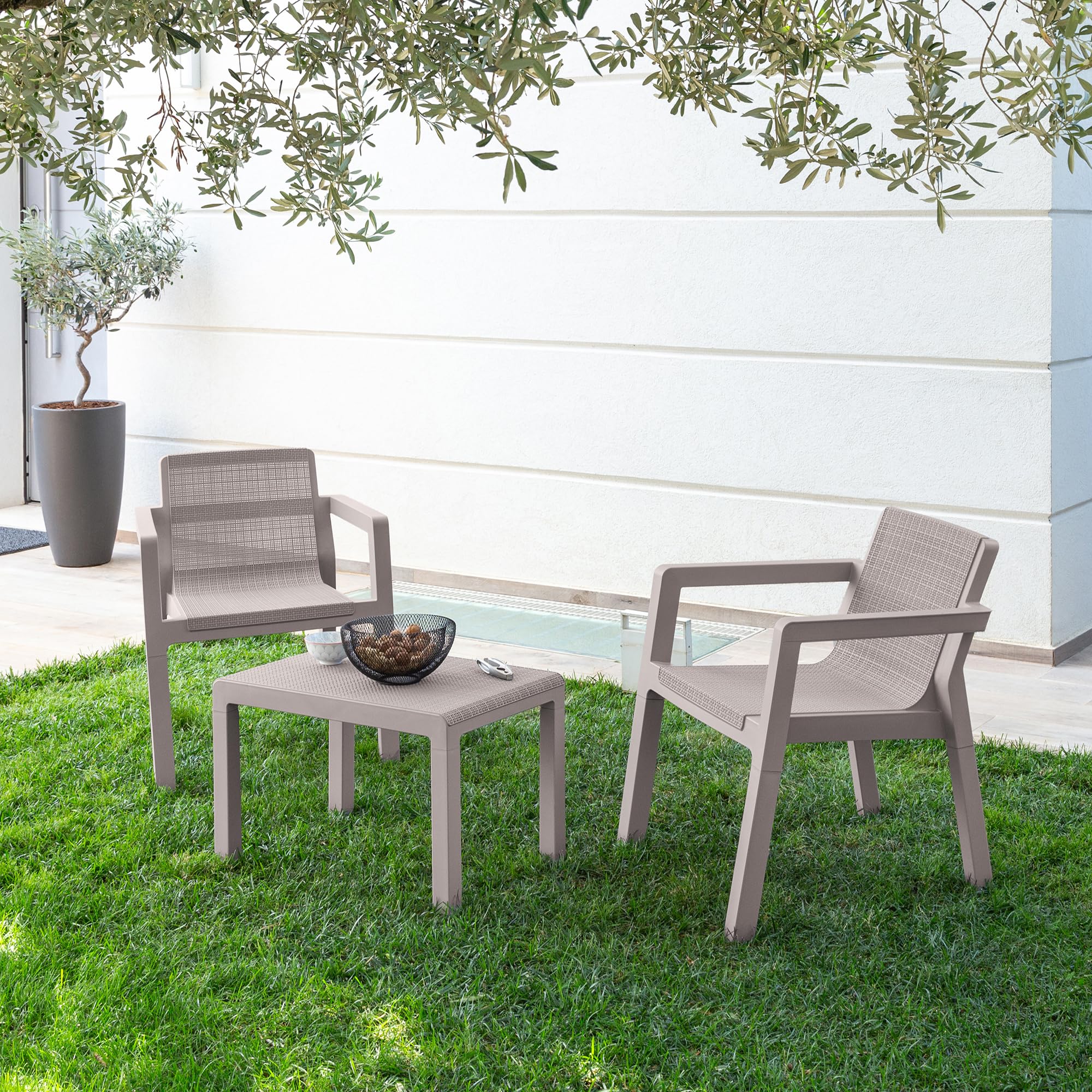 Toomax Set Salotto da giardino Riviera 2 posti grigio tortora, in plastica resistente effetto juta, 2 poltrone con schienale ergonomico e 1 tavolino, ideale per spazi esterni