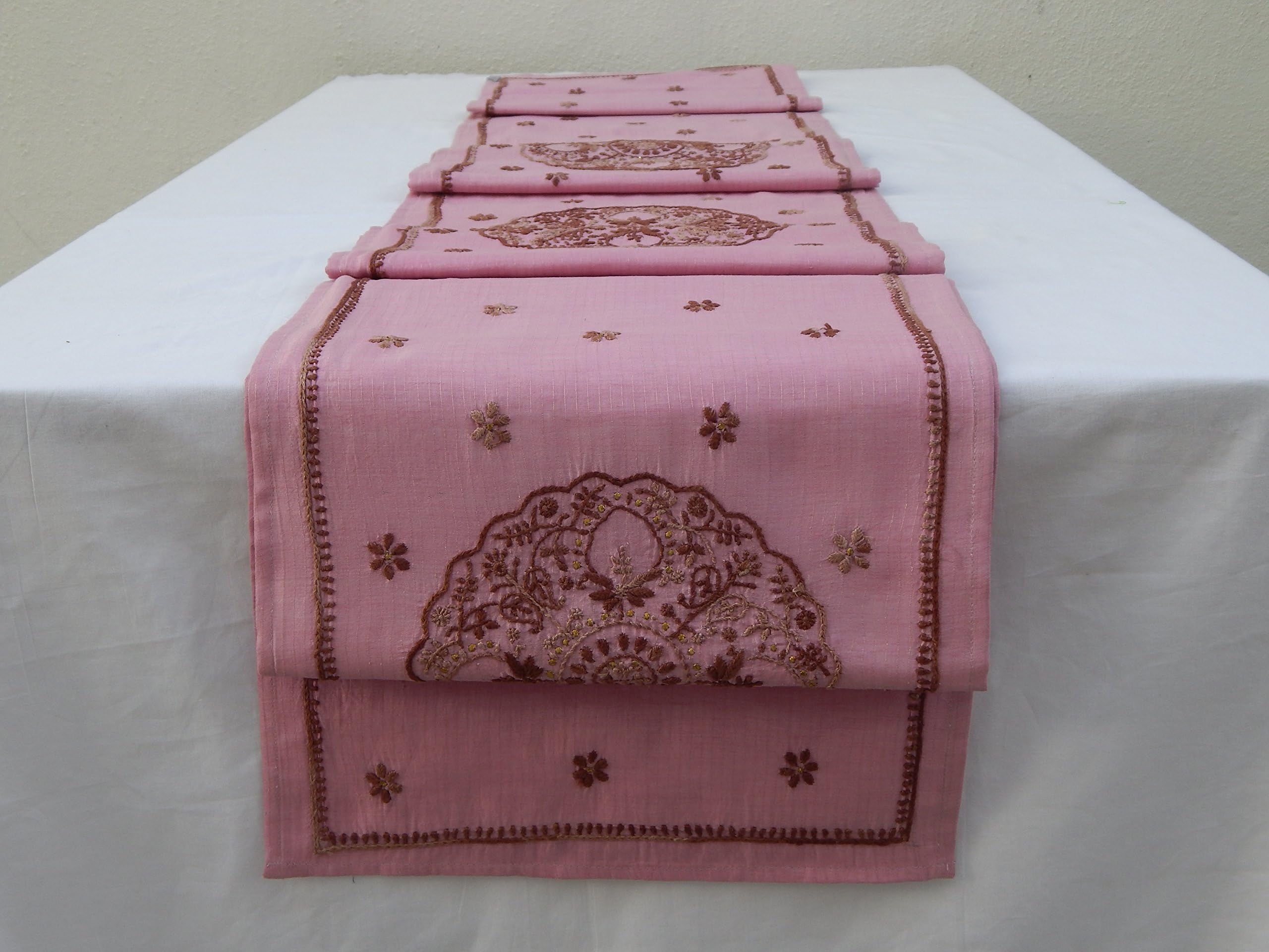 Gitika Goyal Home Runner Plates Design, 13" x 103", Pink
