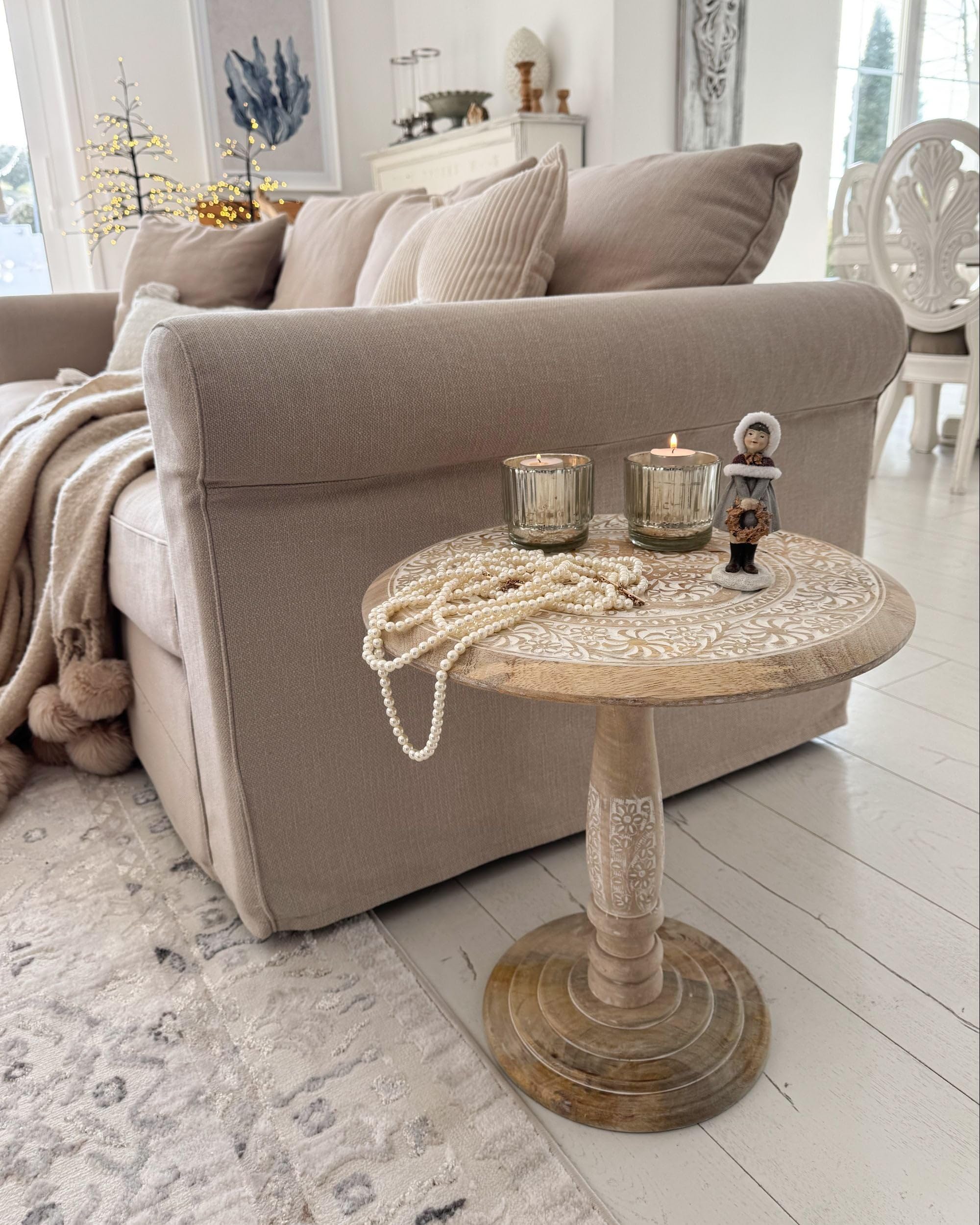 Beliani Table d'Appoint Blanc Cassé en Bois de Manguier Guéridon à Plateau Sculpté Jambia