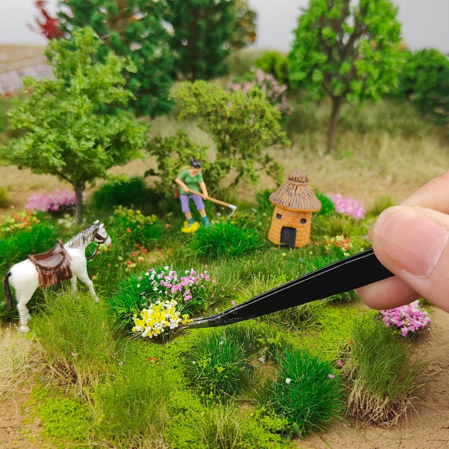 140 Pcs Static Grass Tufts & Miniature Flower Clusters - Artificial Grass Terrain Scenery Kit for Model Train Railway, Military Sand Table, DIY Diorama Landscape