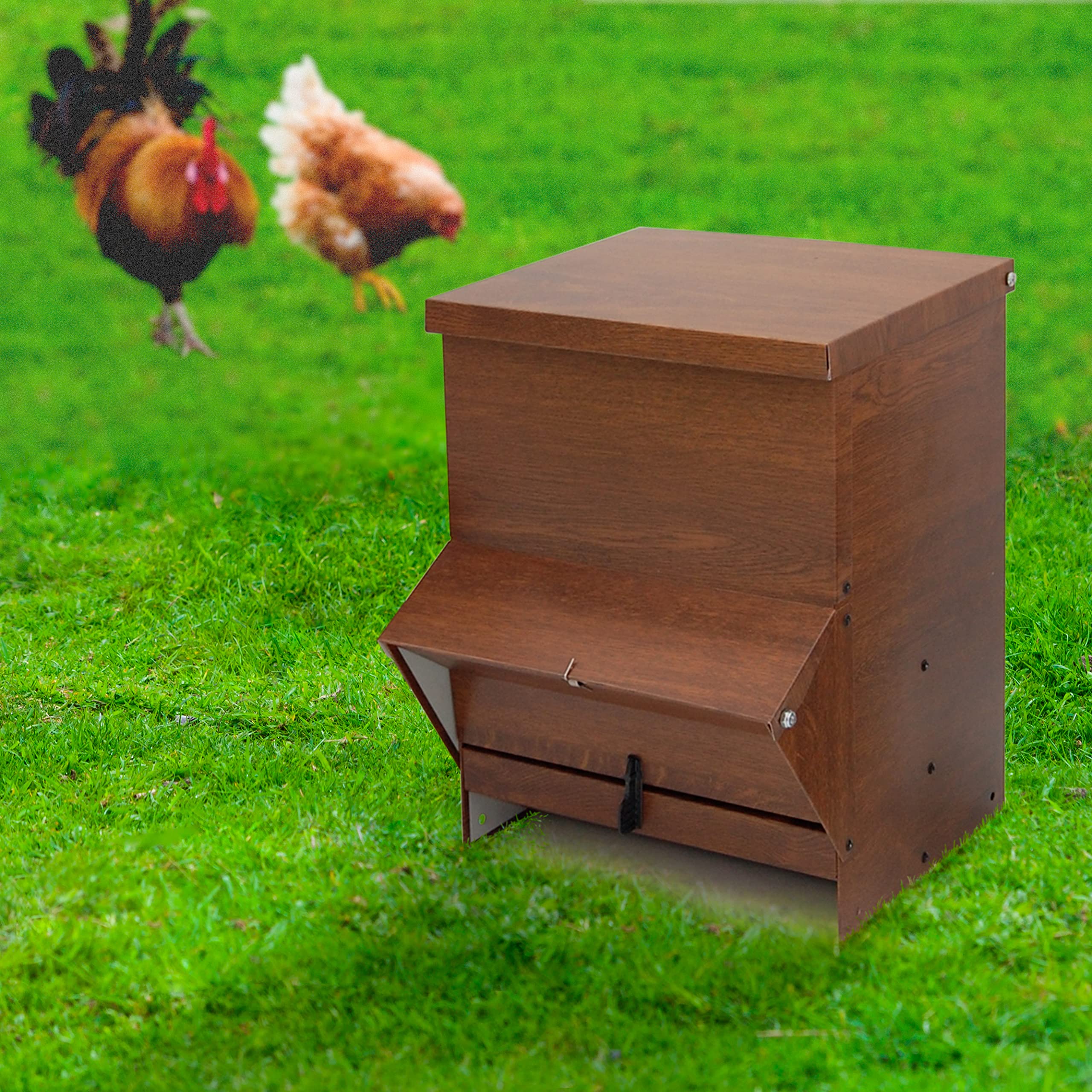 Tolva para Aves de Corral - Chapa Imitación Madera, Muy Estética en tu Aviario - Comedero para Gallinas Capacidad 20L - con Visera Antilluvia para Proteger el Pienso
