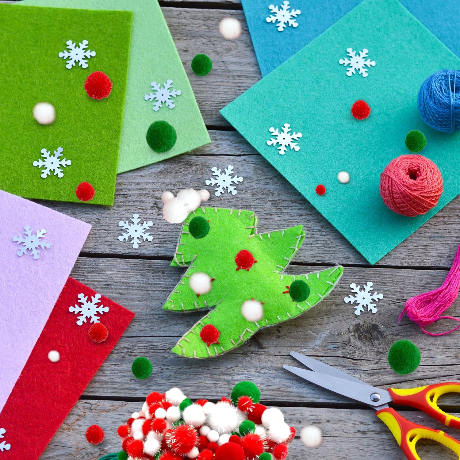 900 Pack Christmas Pom Poms, Red Green and White Glitter Craft Pom Poms
