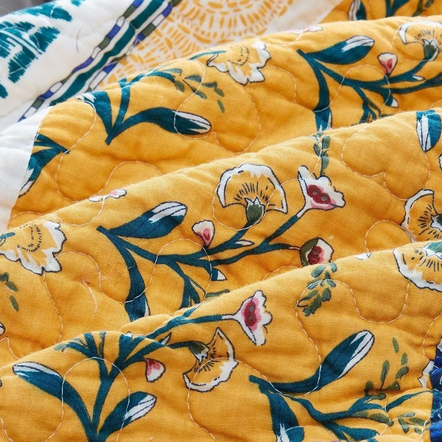 DaDa Bedding 100% Cotton Floral Patchwork Bedspread - Bohemian Gardenia Wild Flowers Quilt Set - Bright Botanical Bedspread - Earthy Tones - Lightweight - Cal King Size - 3-Pieces