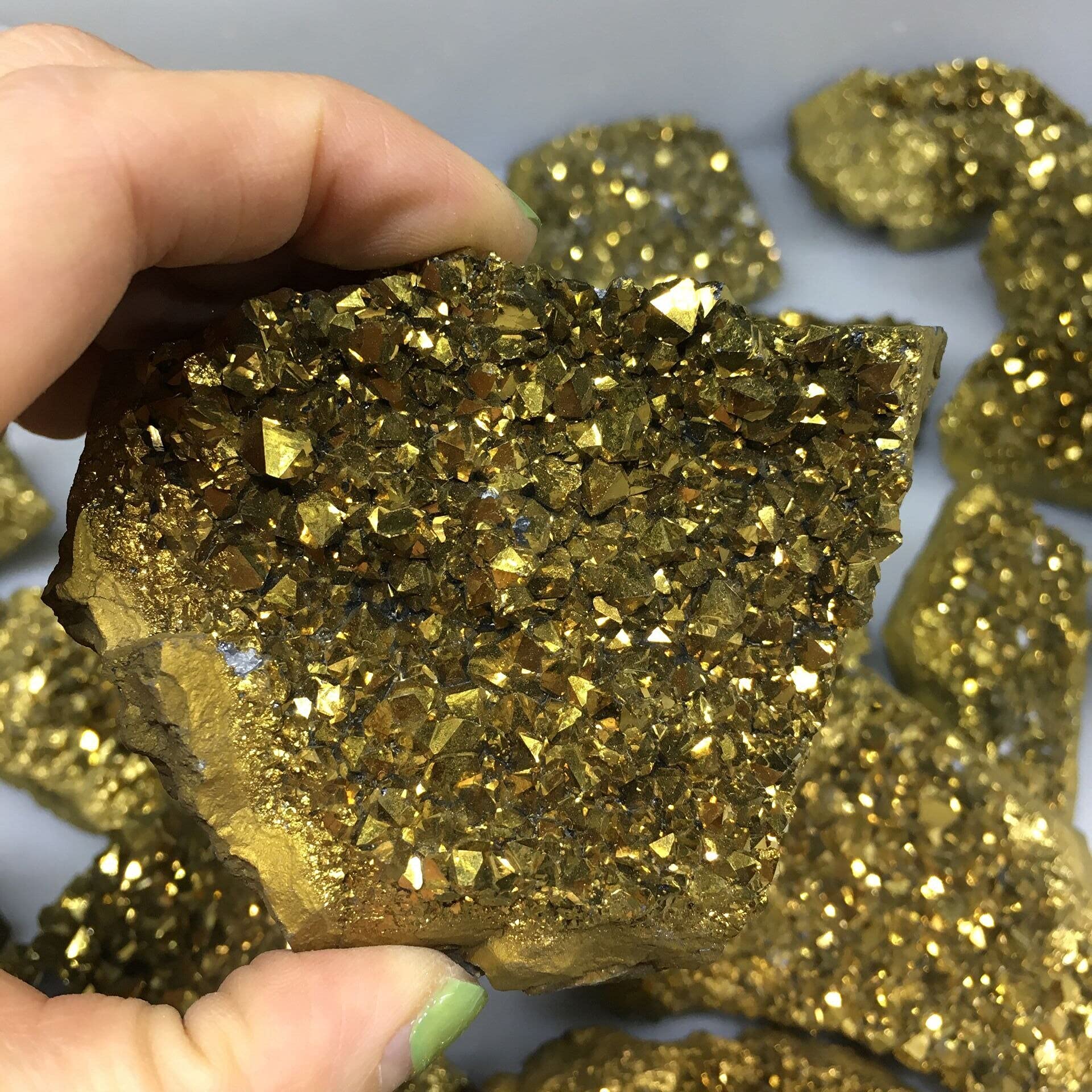 Artisanat en Pierre matériaux de Bricolage naturels Faisant galvanoplastie Or Pierre précieuse Brute grappe de Cristal Titane géode Cadeaux spécimens Collecte à Domicile (Size : 90-100g)