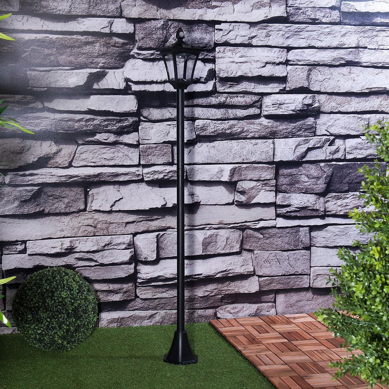 Royal Gardineer Gartenlaterne: 4er-Set Solar-LED-Laternen, 2 Meter hoch, PIR- & Licht-Sensor, 200 lm (Solarlaterne mit Dämmerungssensor, LED Laterne außen, Parkplatz)