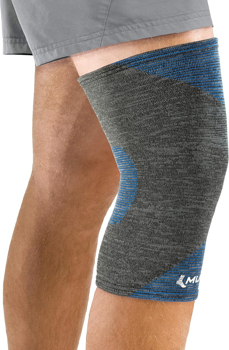 MUELLER Sports Medicine FIR Rodillera de compresión elástica en 4 direcciones, soporte para aliviar el dolor de rodilla para hombres y mujeres, ideal para artritis, esguinces, gris/azul