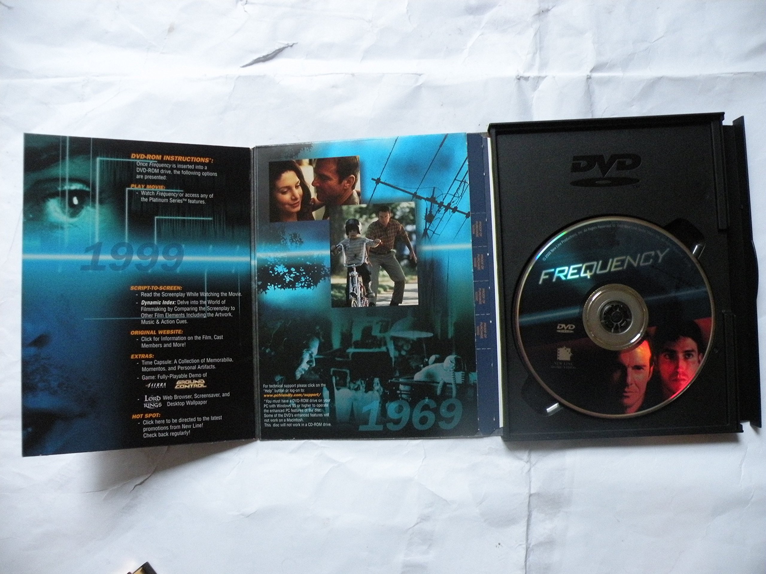 Open DVD case showing the disc and a panel with DVD-ROM instructions and images from the movie.