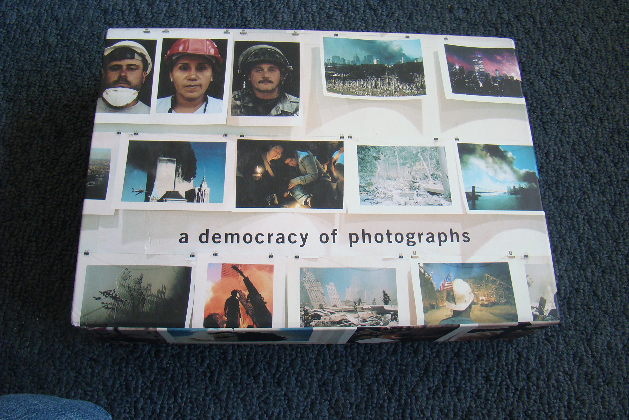 Here Is New York: A Democracy of Photographs: Peress, Gilles 