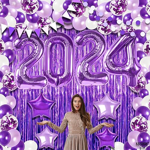Miniatura 9 de KatchOn, Juego de decoraciones de fiesta de graduación moradas enormes, paquete de 134  Kit de arco de globos 2024 con telón de fondo de flecos