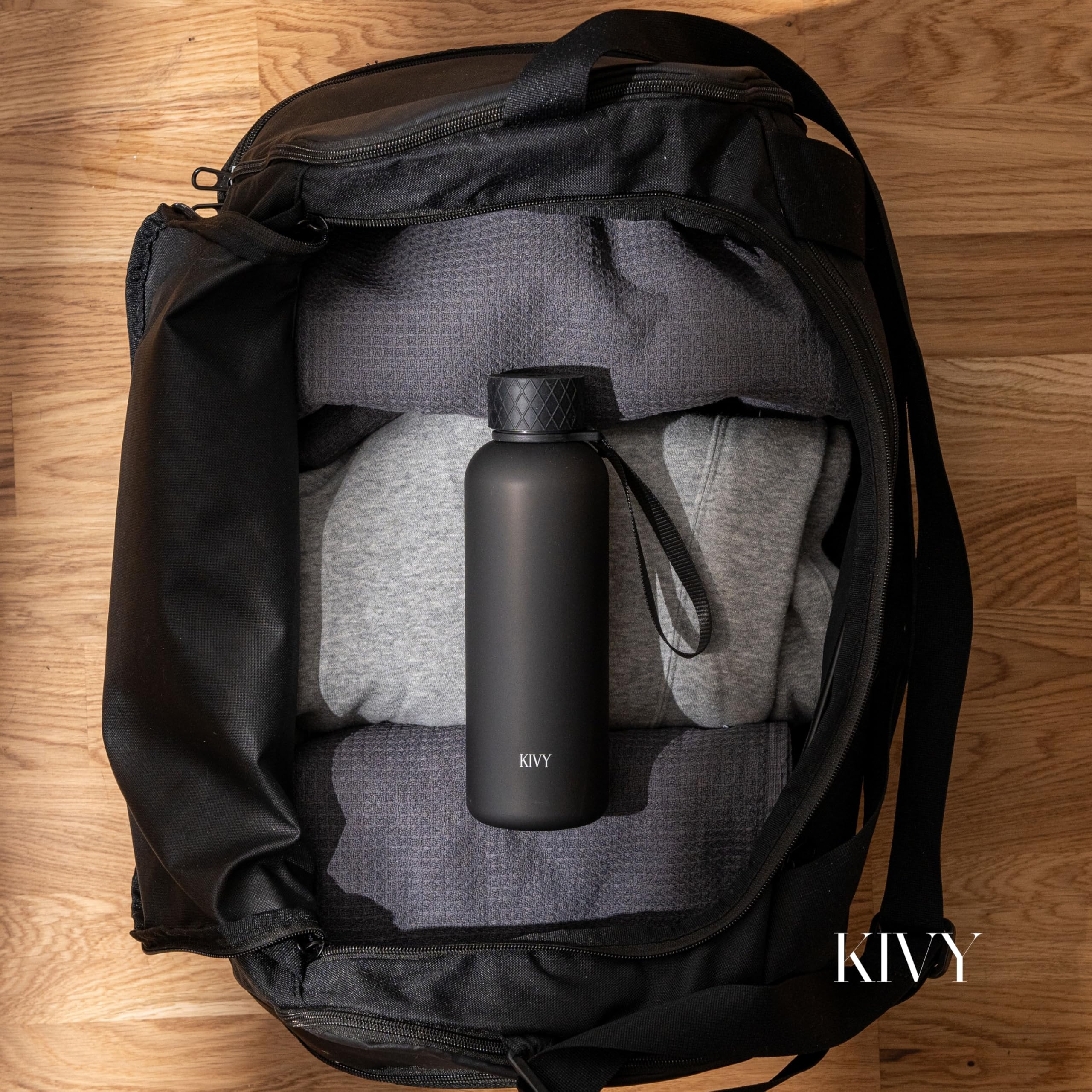 KIVY Borraccia da 650 ml, senza BPA, a prova di perdite e lavabile in lavastoviglie, per bambini e adulti, bottiglia d'acqua piccola, colore nero, bottiglia in Tritan, adatta per anidride carbonica