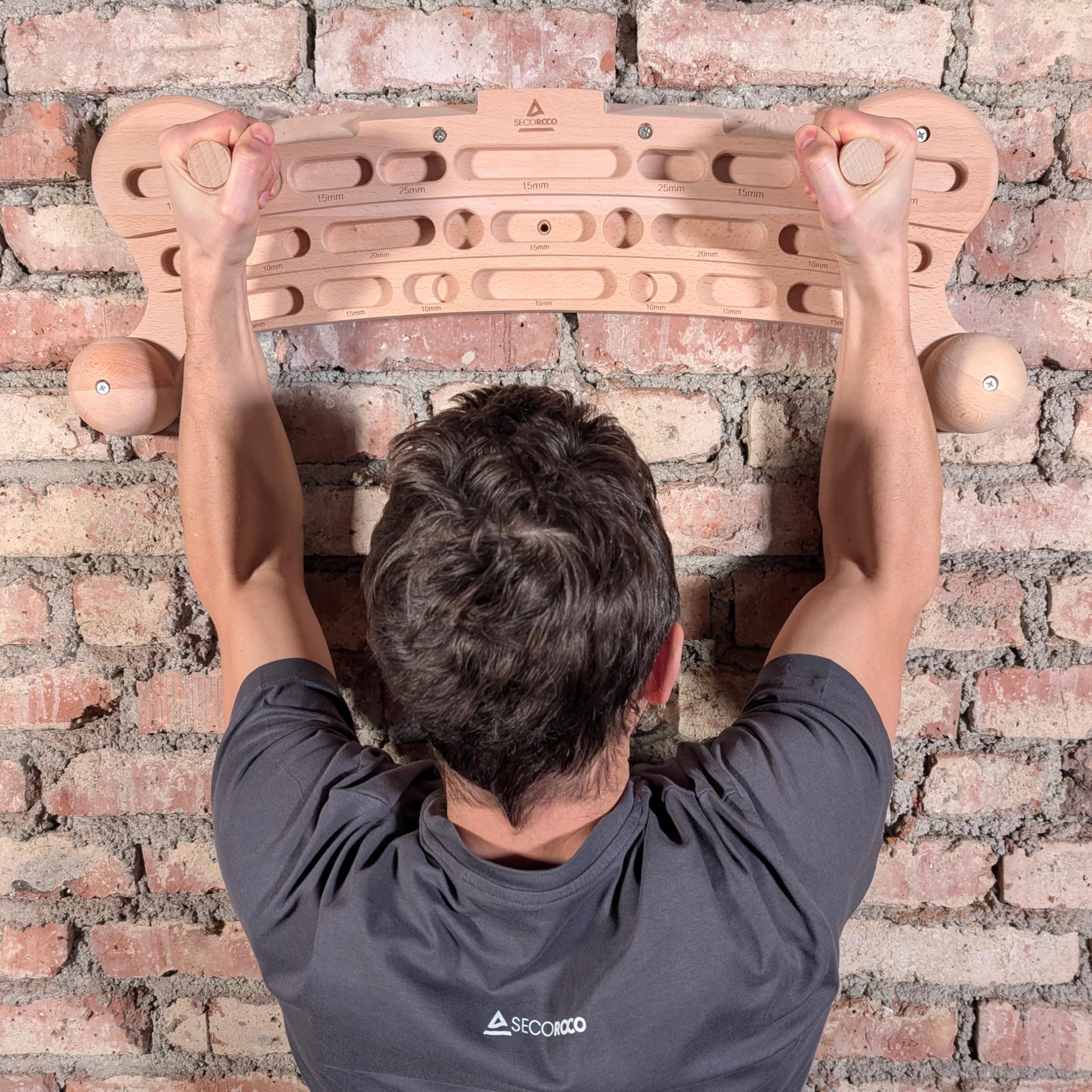 Kletterboard aus Holz - Eierlegende Wollmilchsau - Multi Hangboard mit Sticks und Sloper - Grifftiefen 10-25 mm