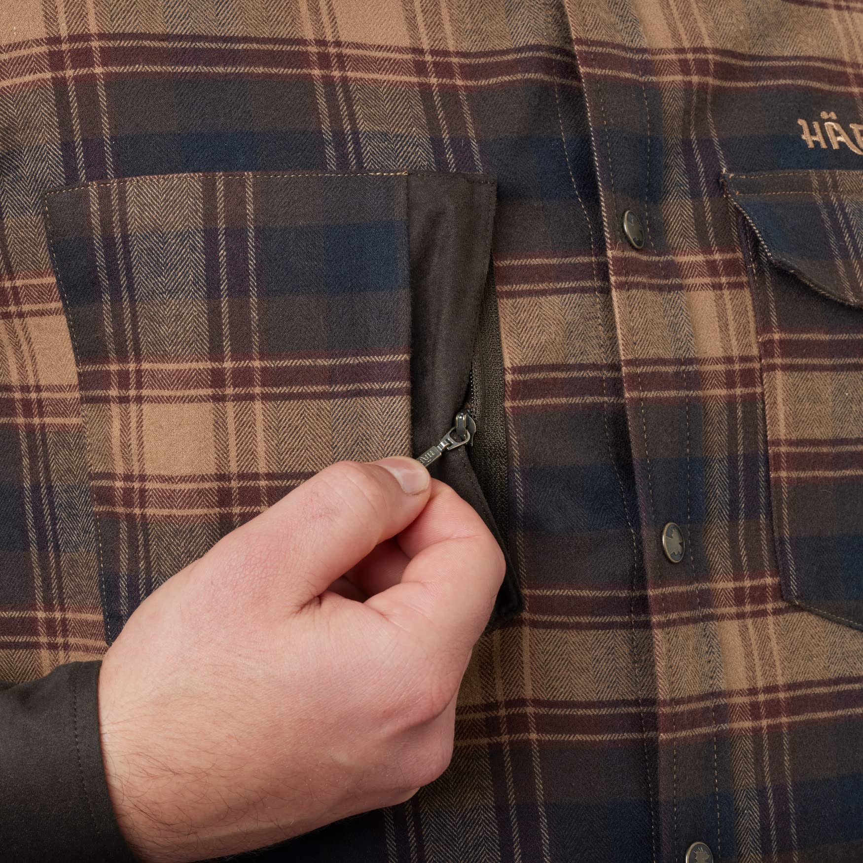 Härkila | Camisa Abotonada Aivak | Camisa de Franela Suave con Refuerzos en los Codos, el Cuello y los Puños | Ropa y Equipamiento de Caza Profesional | Calidad Escandinava Duradera | Olive, XL