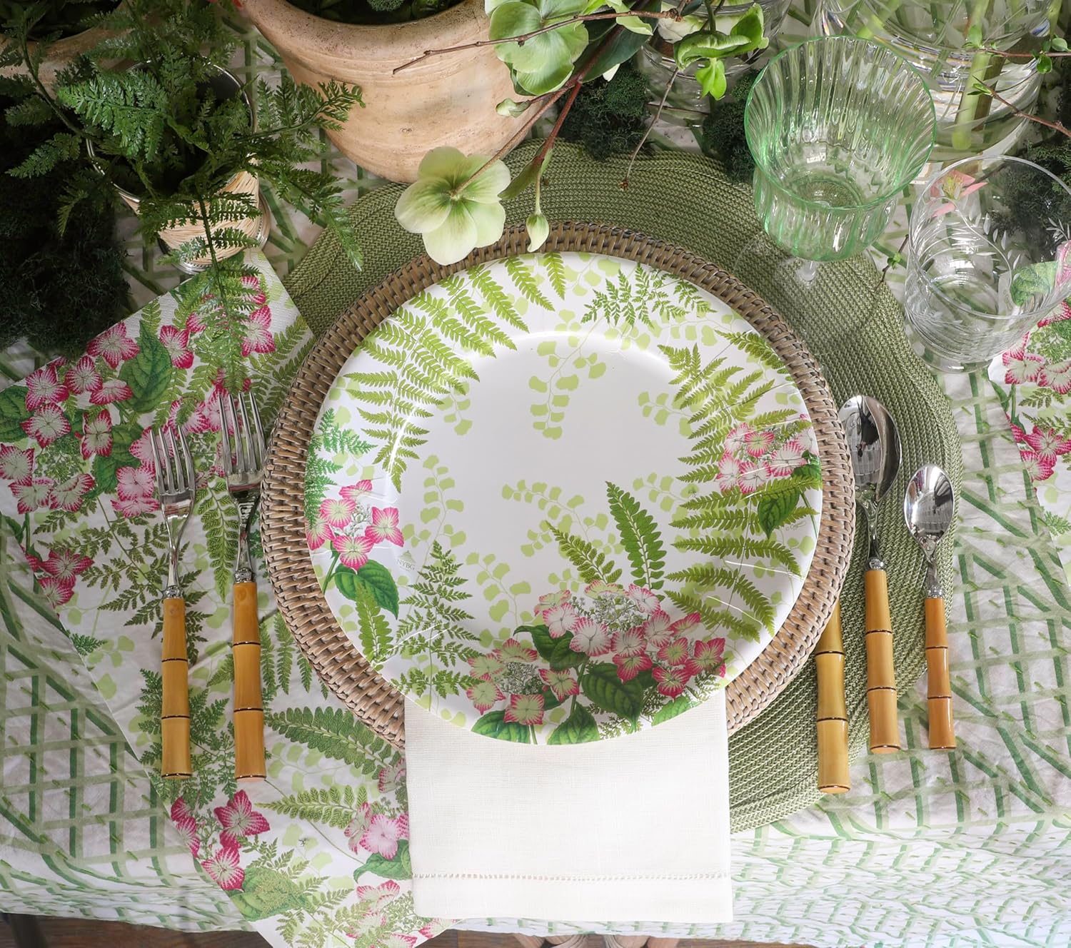 Caspari Fern Garden Dinner Plates - 32 Per Package