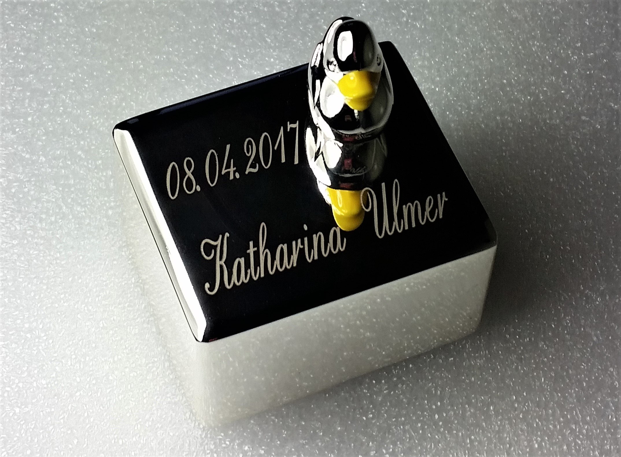 Design Spieluhr versilbert Babyspieluhr mit Entchen inkl Gravur Geschenk zur Taufe Geburt Schlaflied Guten Abend Gute Nacht Drehuhr (Spieluhr mit Gravur bis 25 Zeichen)
