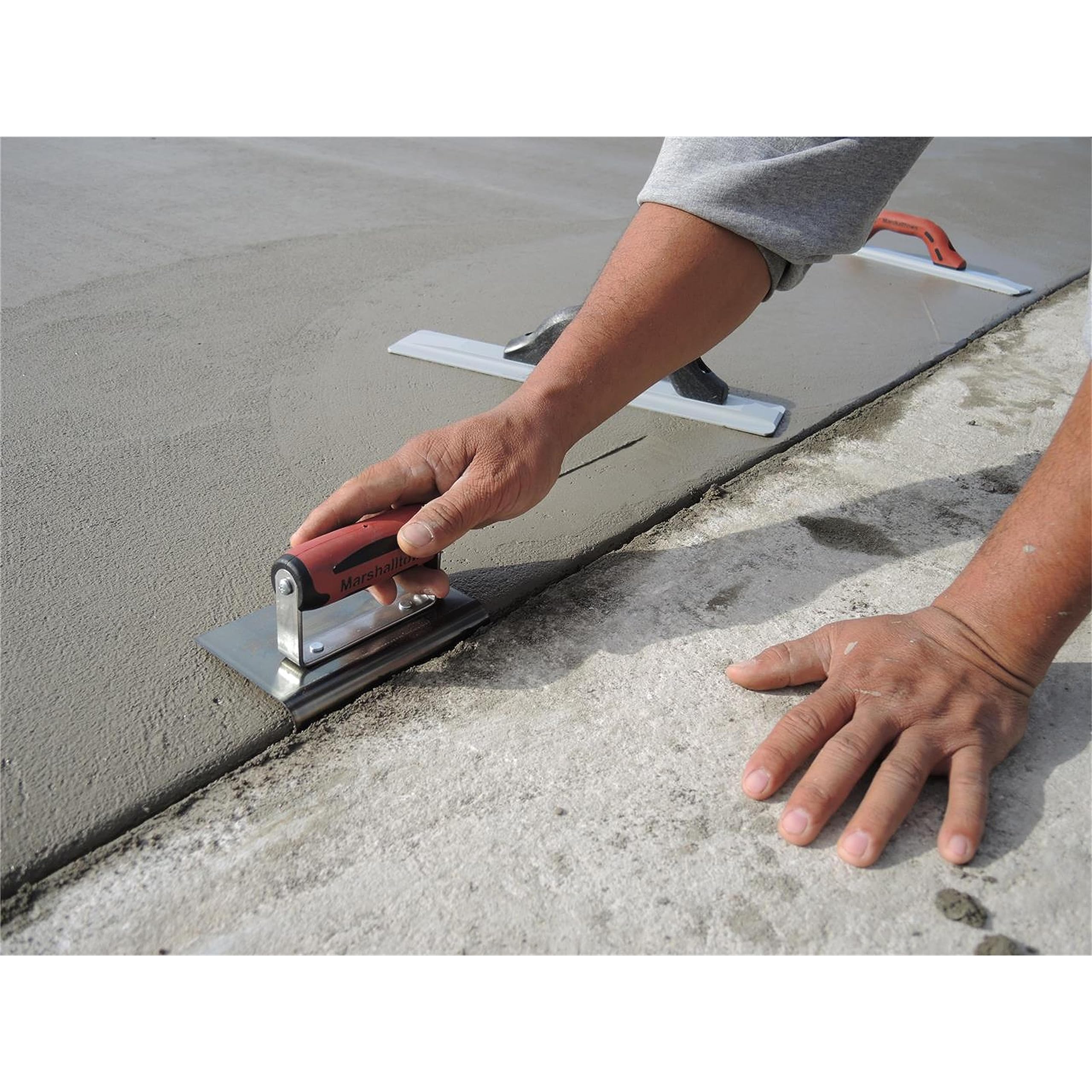 Frattazzo per bordi Marshalltown con estremità curva, R 10mm, L 13 mm, con impugnatura DuraSoft, in acciaio al carbonio, dimensioni: 152x102 mm