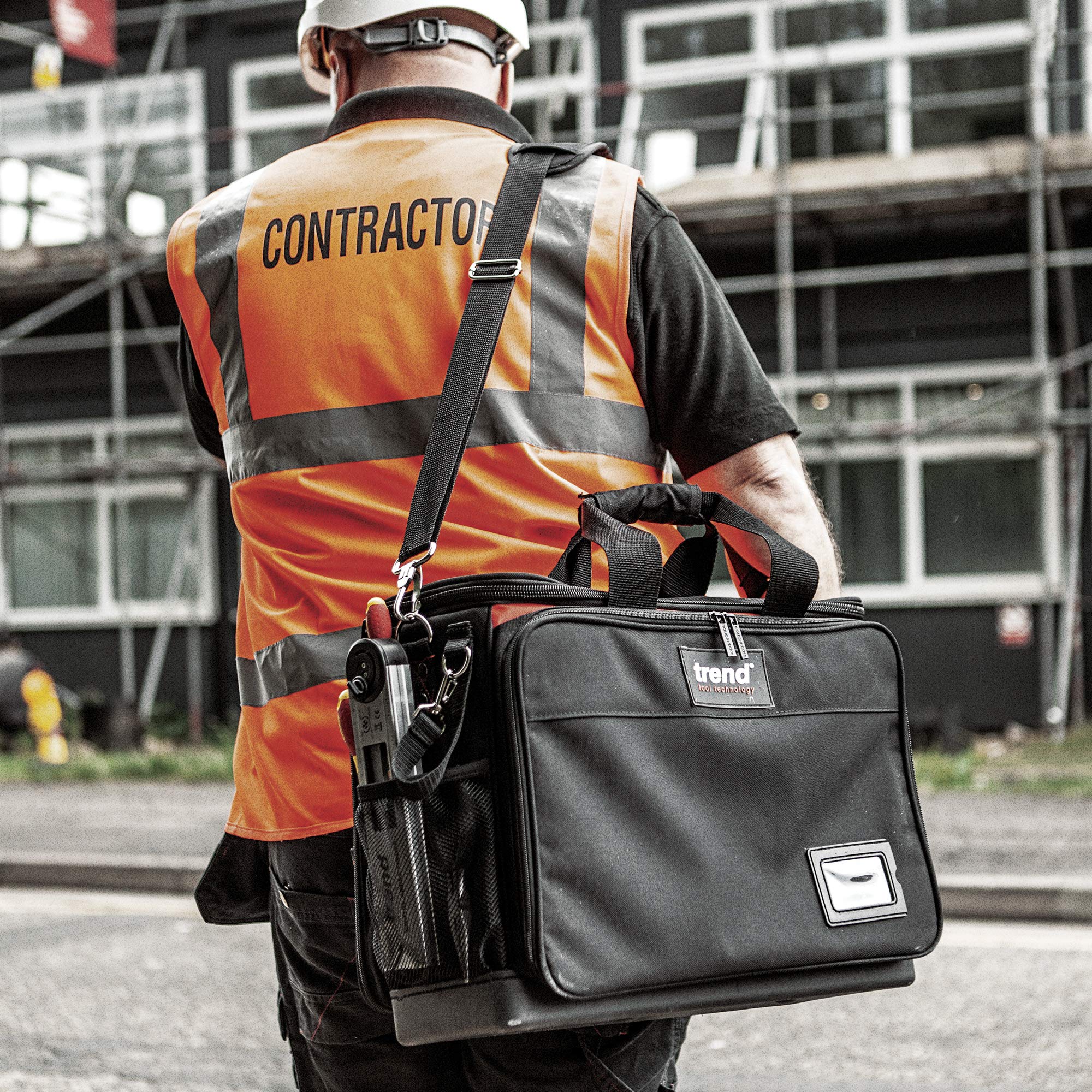 Trend Technicians torba na narzędzia odporna na pogodę i deszcz | Wytrzymała, odporna na pogodę konstrukcja chroni i porządkuje narzędzia na budowie. TB/TTB