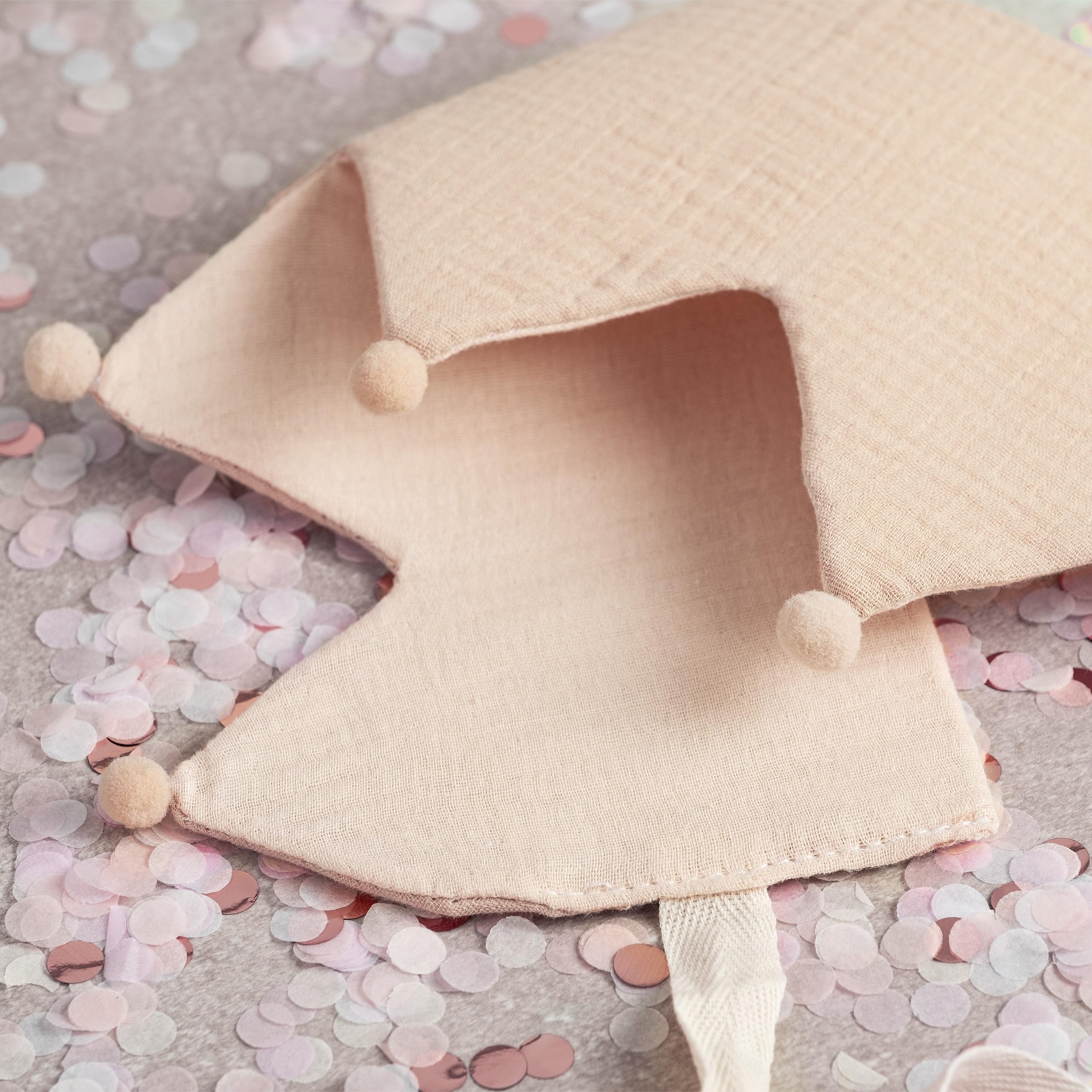 Little Goods Geburtstagskrone für Kinder - wendbare Musselin-Stoffkrone mit Zahlen 0-9 für Jungen und Mädchen in Pastell - Dunkelbeige - Hellbeige - Beige und warmen Tönen