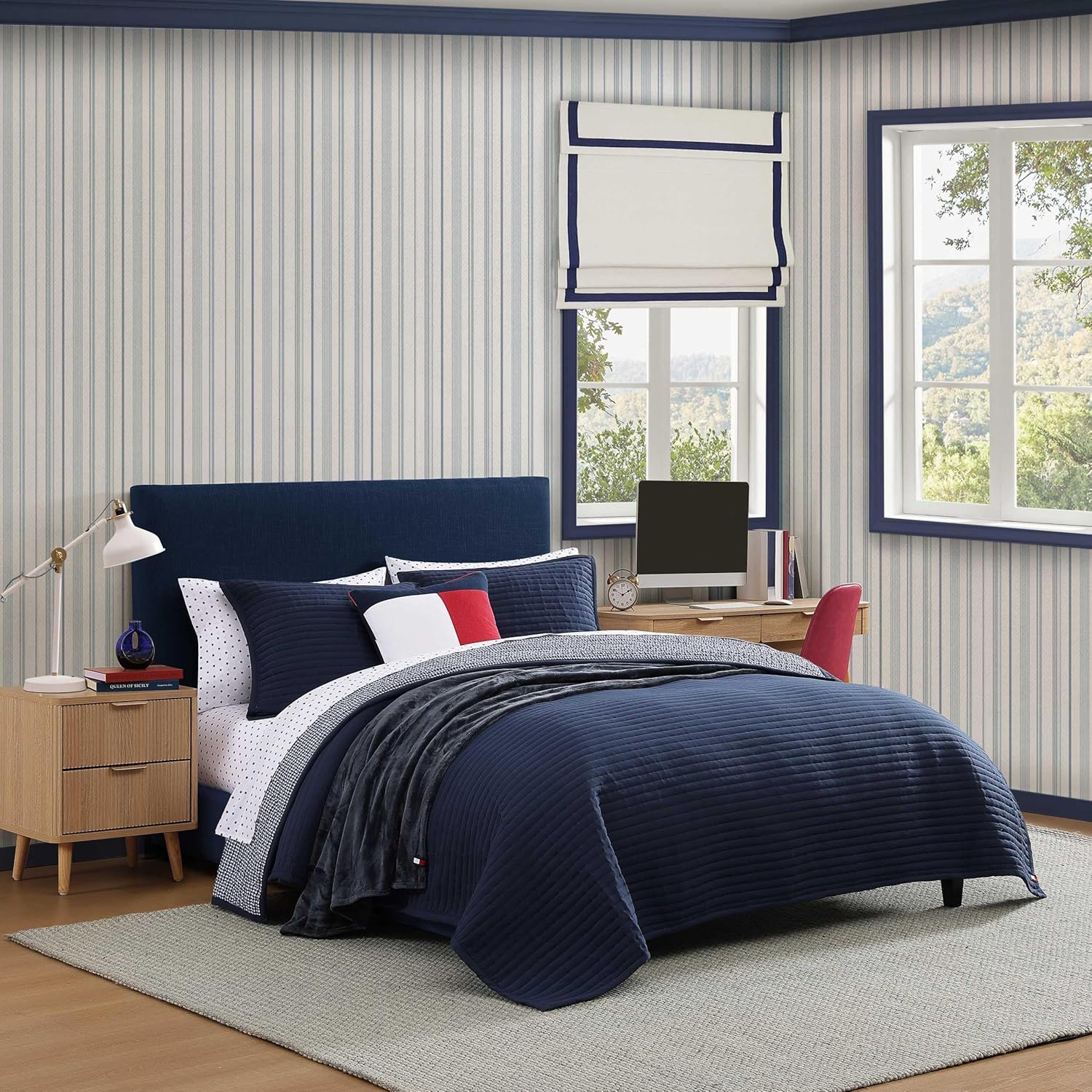 Tommy Hilfiger - Twin Quilt Set, Reversible Bedding with a Soft & Smooth Feel, 2 Piece Bed Set with Matching Pillowcase (Solid Gardena/Check Blue)