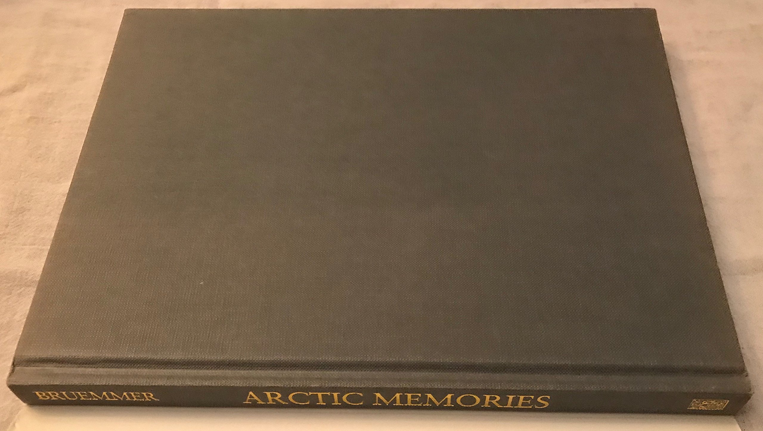 Arctic Memories: Living With the Inuit (Travel Writing) Bruemmer, Fred - PT02