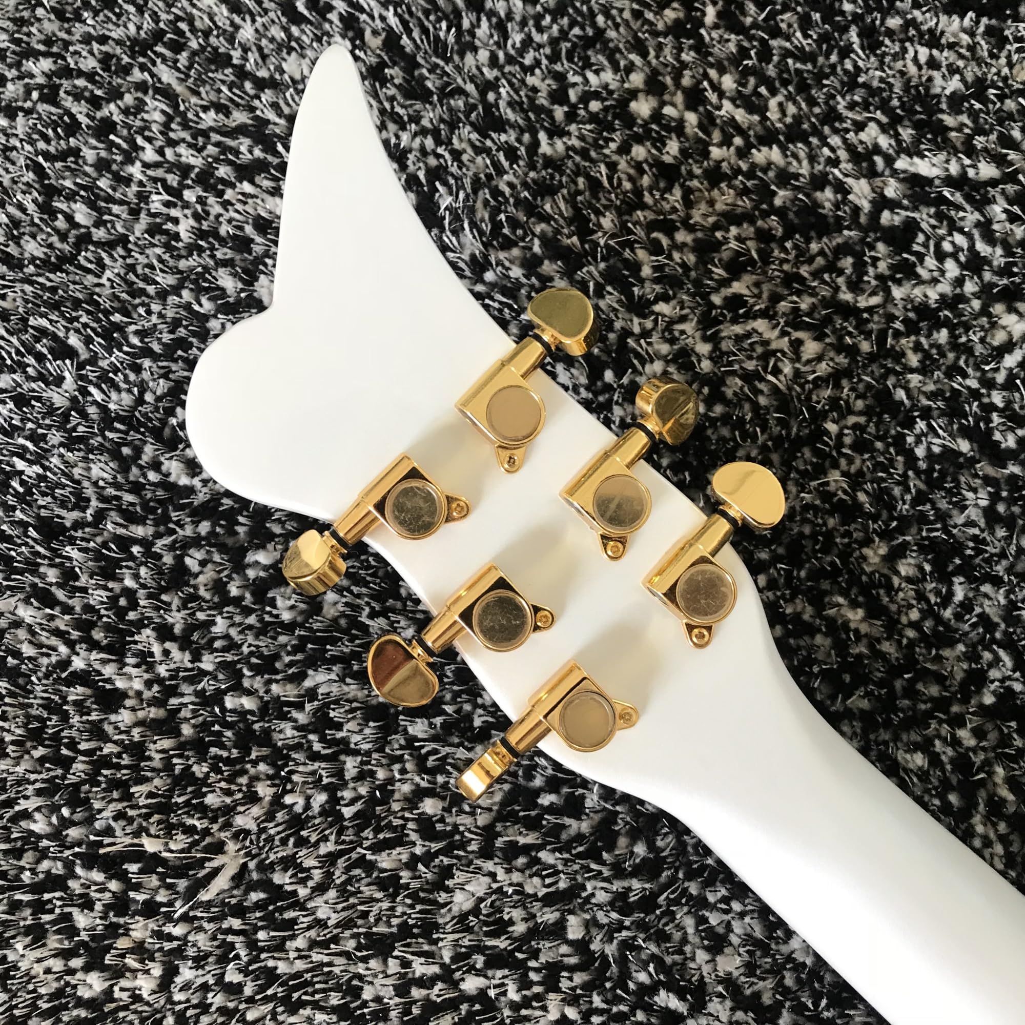 Amazon | 白い装飾が施された白い特殊形状エレキギター - パッシブ