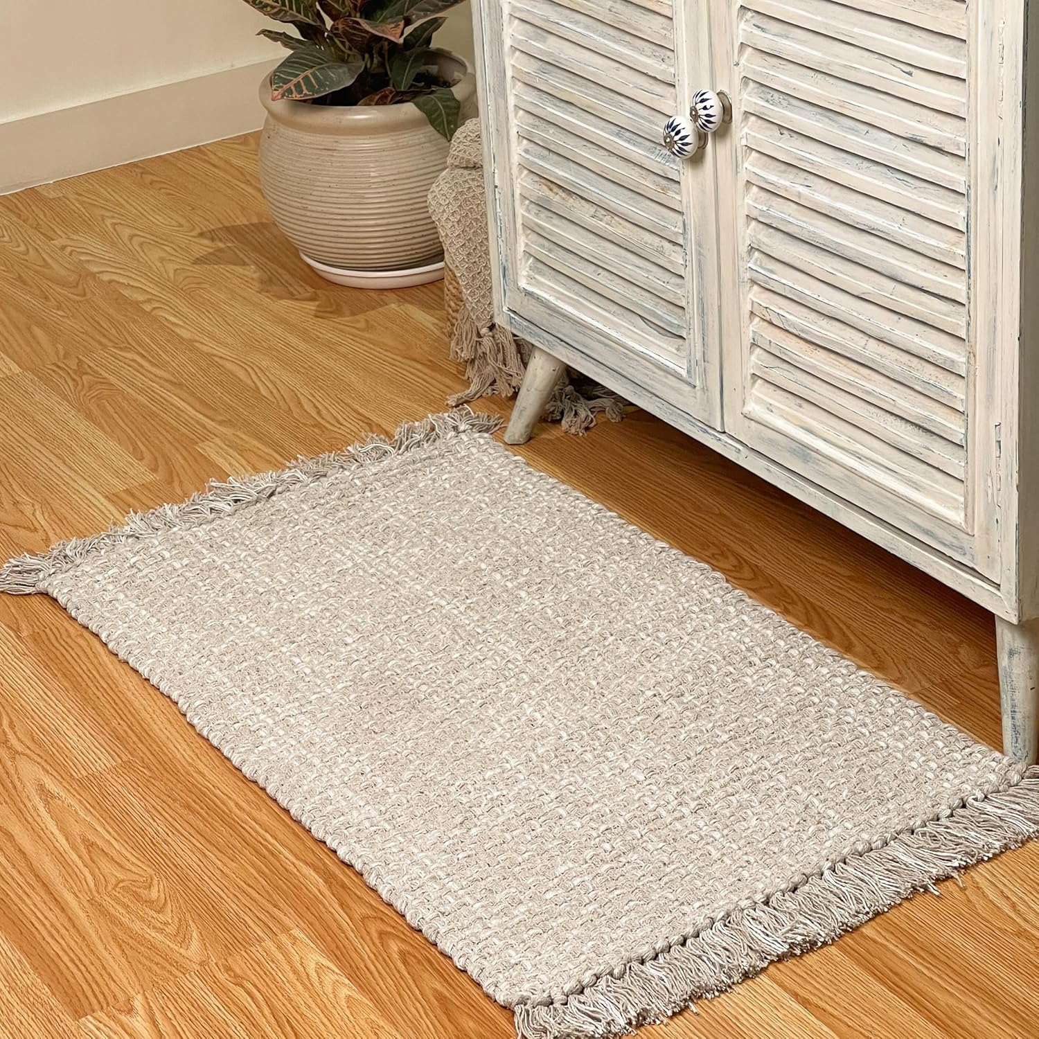 Chardin home Sand & White Cotton Throw Rug, 21x34 Inches