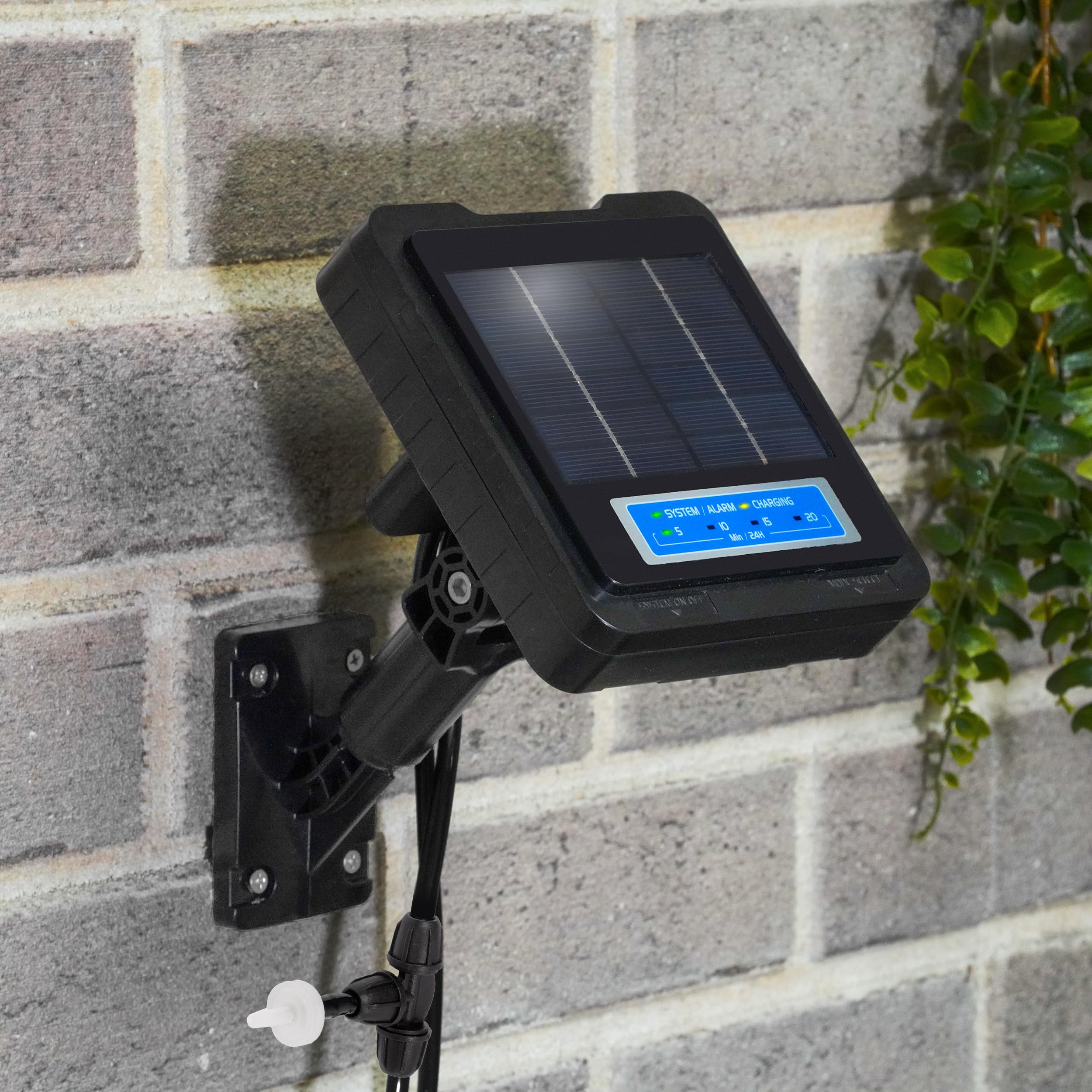 Esotec kompaktes Solar Bewässerungssystem Waterdrops 20 – Automatischer Bewässerungscomputer, 20 Wassertropfer, Timer, energieeffiziente Tropfbewässerung für Garten Balkon Beete & Pflanzgefäße 101129