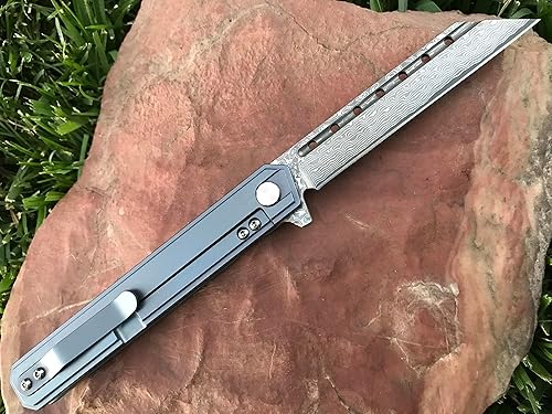 Miniatura 3 de TACTICAL GEARZ Navaja de bolsillo de Damasco para EDC, mango de titanio sólido, 67 hojas de acero Damasco multicapa VG10, incluye funda (Onyx XT BB)