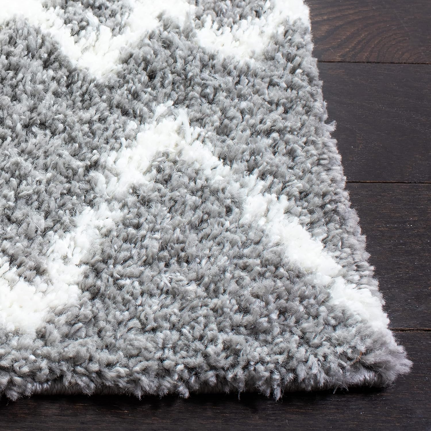 SAFAVIEH Berber Shag Collection Area Rug - 3' Square, Light Grey & Cream, Moroccan Design, Non-Shedding & Easy Care, 1.2-inch Thick Ideal for High Traffic Areas in Living Room, Bedroom (BER165B)