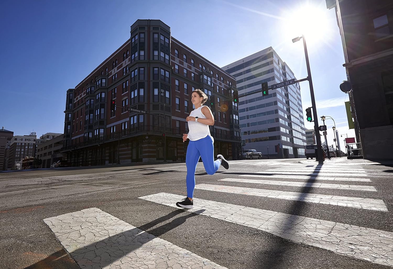 Garmin Forerunner 55 Blanche – Montre GPS running et multi-activités avec coaching, PacePro et cardio au poignet - Image secondaire