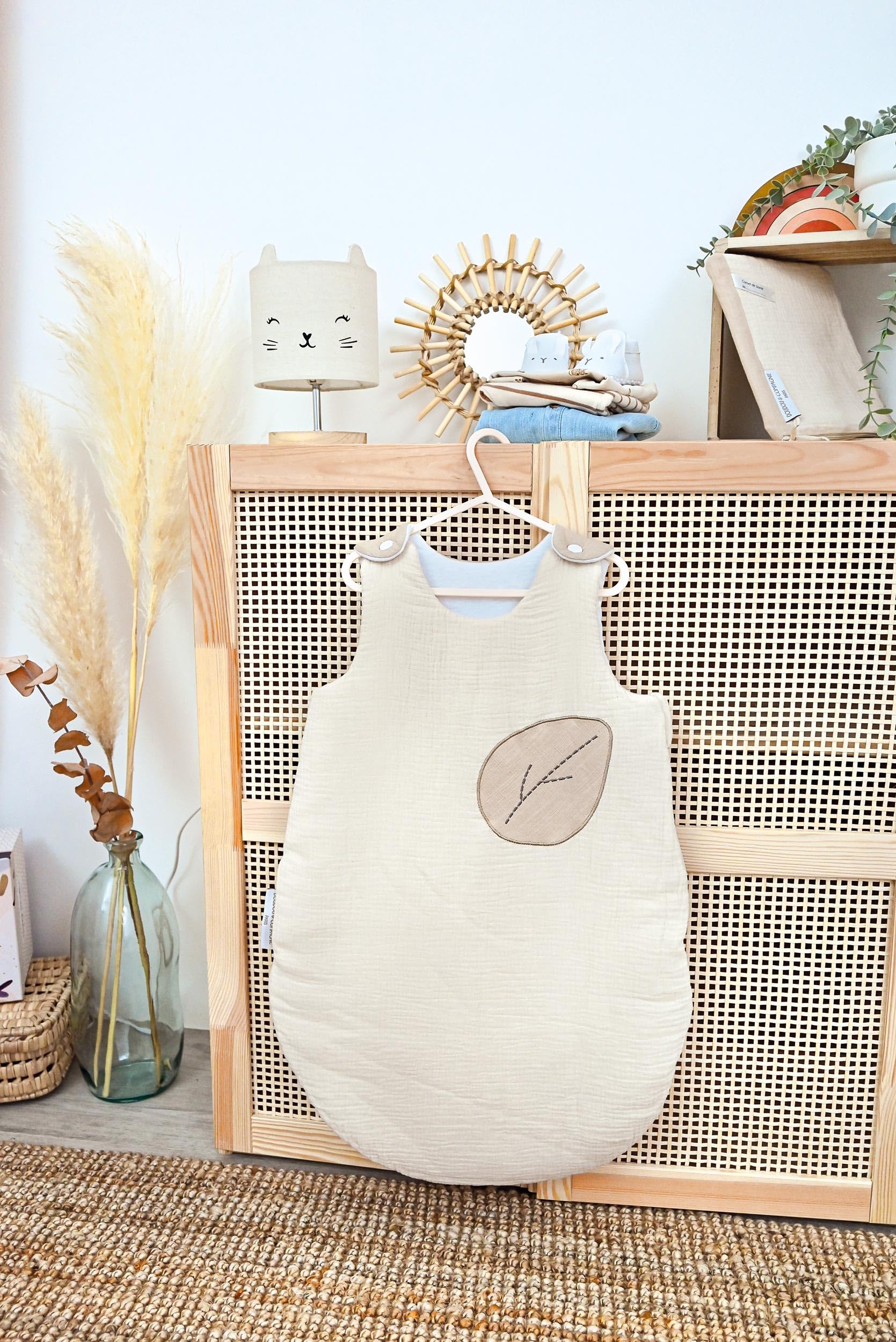 DOUDOU ET COMPAGNIE - Schlafsack Happy Wild – Babyschlafsack Beige für Babys von 0 bis 6 Monaten – 70 cm – weicher Kokon – Komfort für den Schlaf – Öffnung mit Druckknopf – Geschenk zur Geburt –