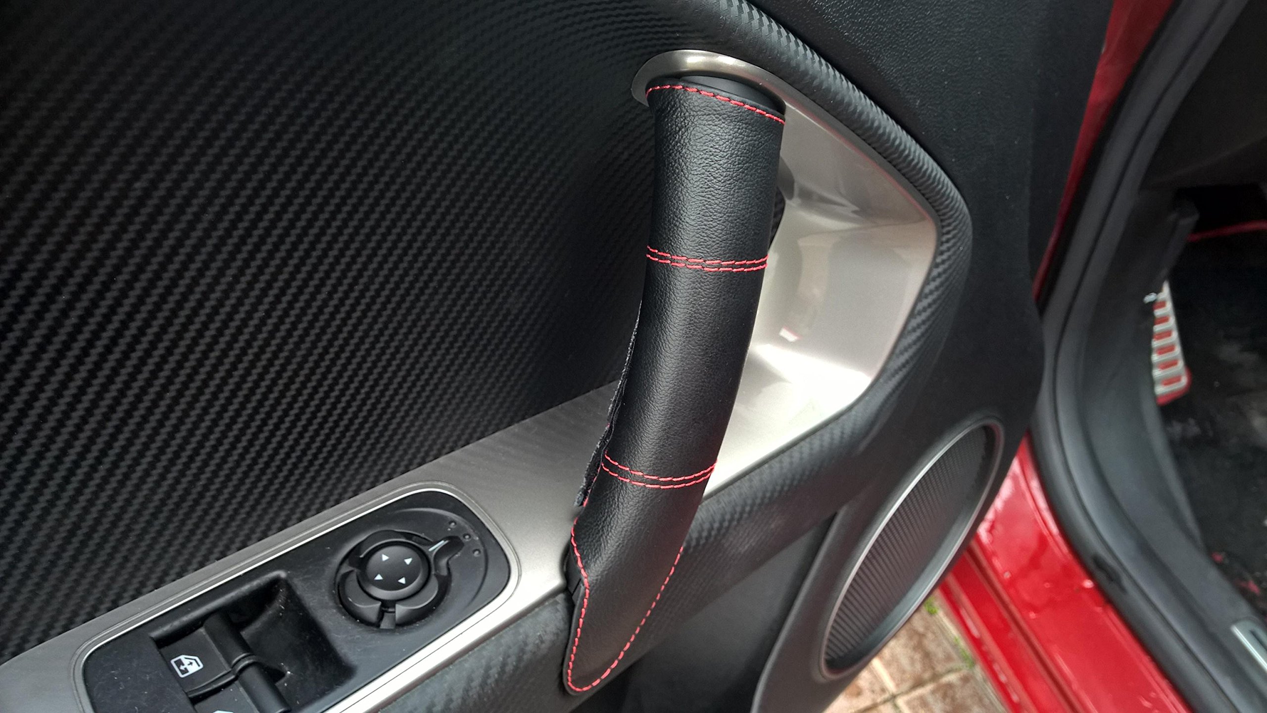 rivestimento in vera pelle per le maniglie interne destra e sinistra realizzate in vera pelle nera cuciture rosse compatibili con Alfa Romeo MITO