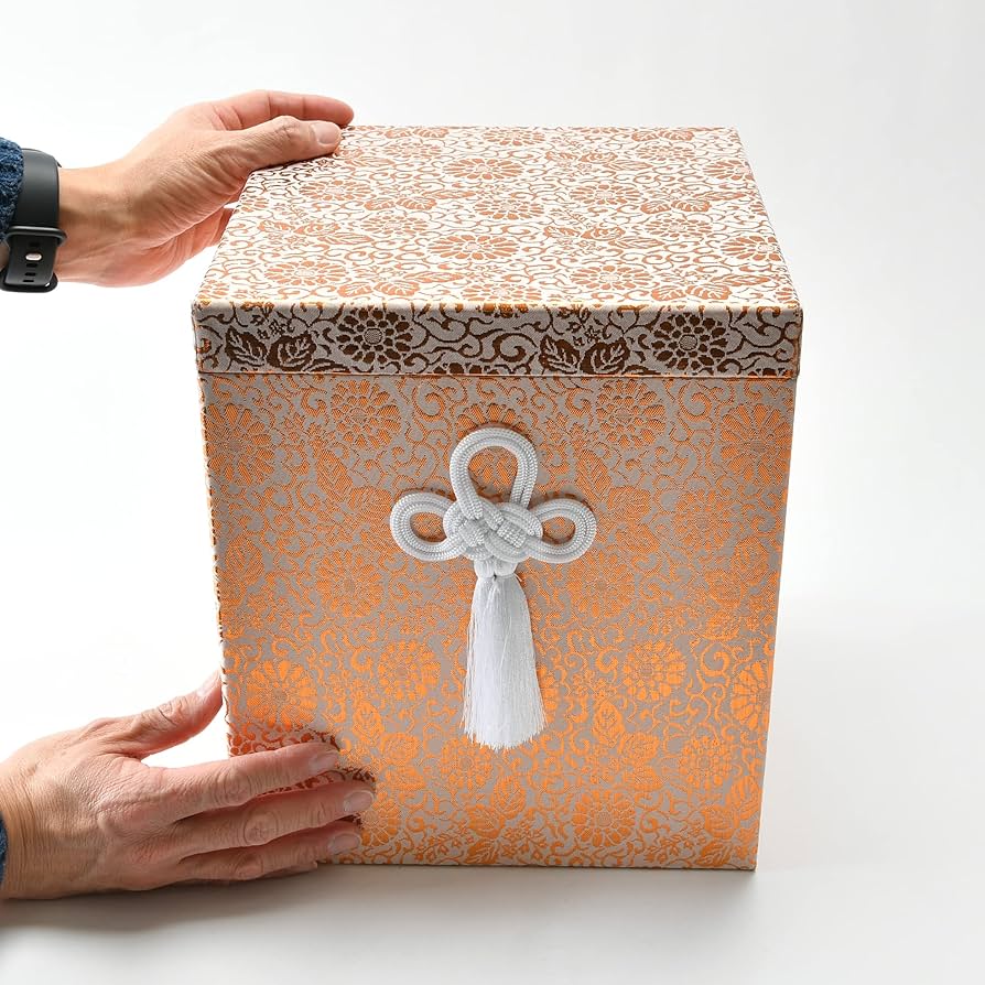 壺　置き物 Amazon.co.jp: せともの本舗 骨壺 ヌキナシ箱(金) [7寸壺用]幅24