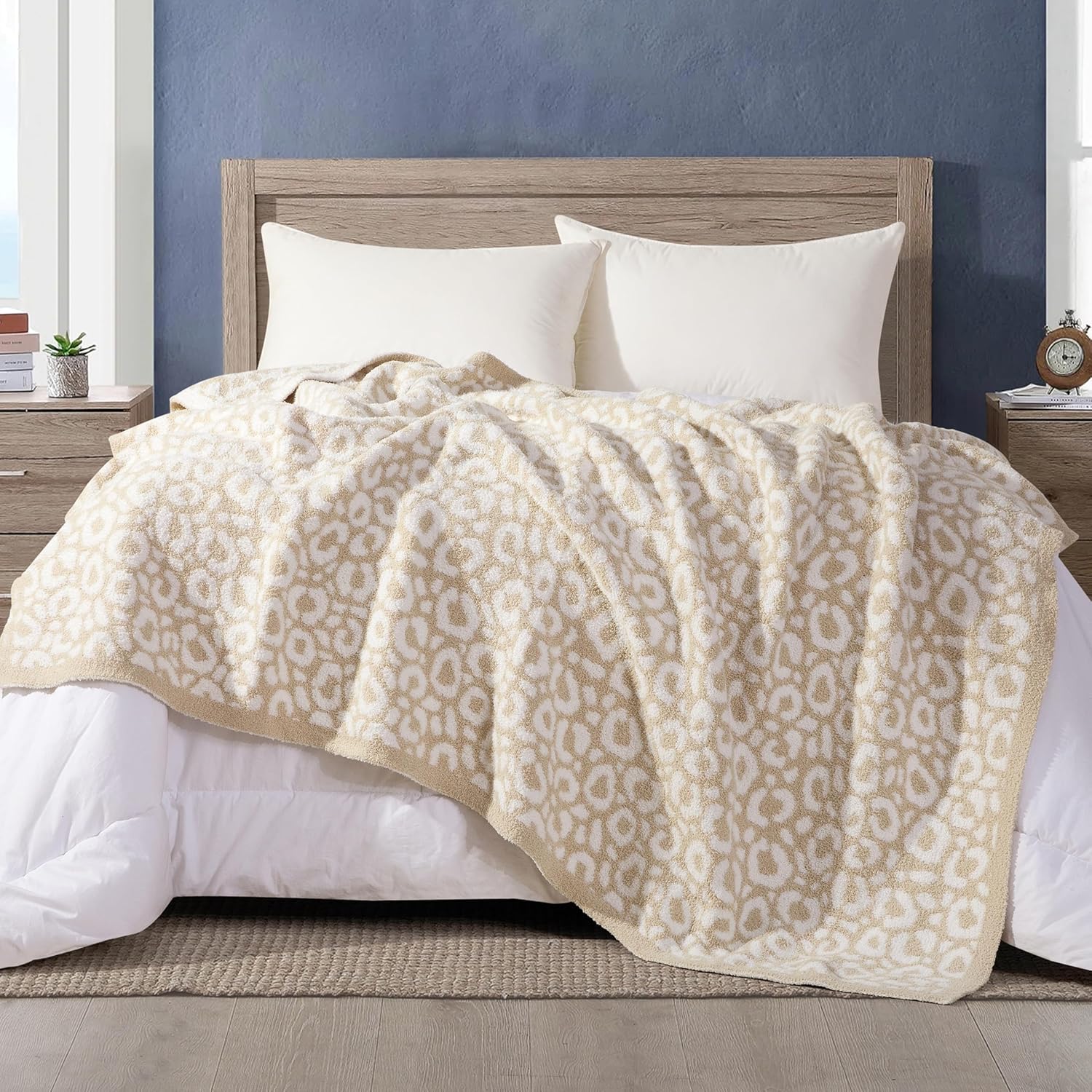 Elegant Comfort Premium Animal Print Leopard Reversible Throw Blanket - Ultra Soft and Lightweight, Luxury Knitted Breathable Fleece for Couch, Bed, Sofa-Warm Velvet Fluffy Throw, 50 x 70 Inch, Beige