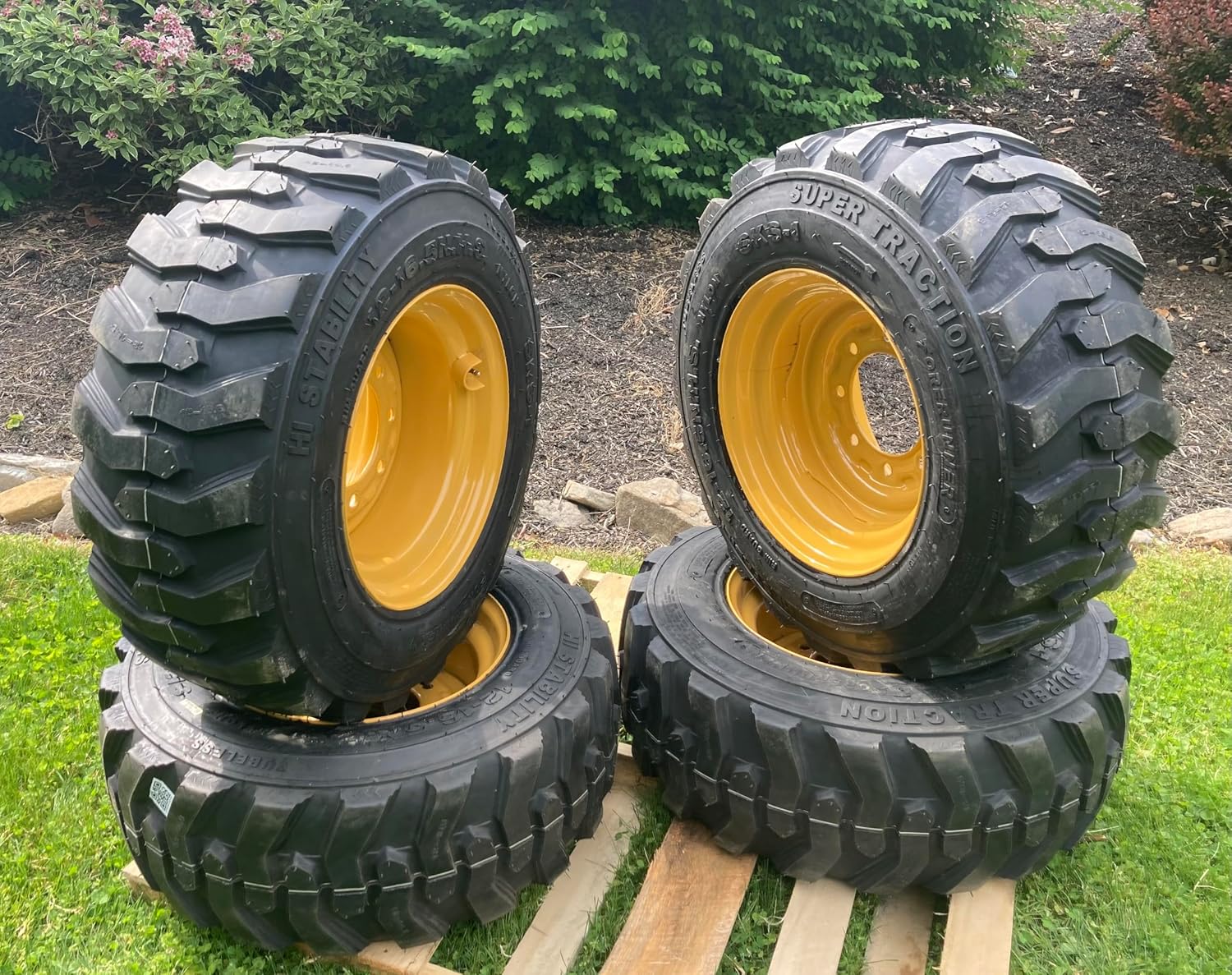 (1) 12-16.5 Forerunner SKS-1 Skid Steer Tire and Wheel/Rim (8 lug) for Gehl, Mustang, John Deere & more - 14PLY -12X16.5 (Left Side Mount)