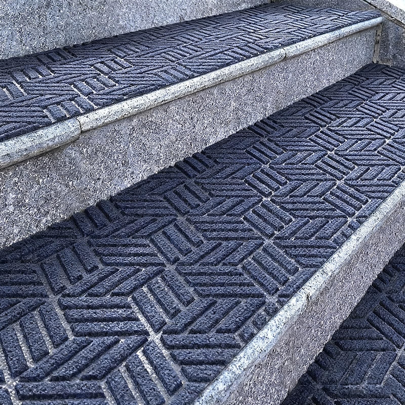 Rutschfeste Stufenmatten mit verdickter PVC-Unterseite für Außentreppen, wiederverwendbar und waschbar, Grau (30 x 150 cm)