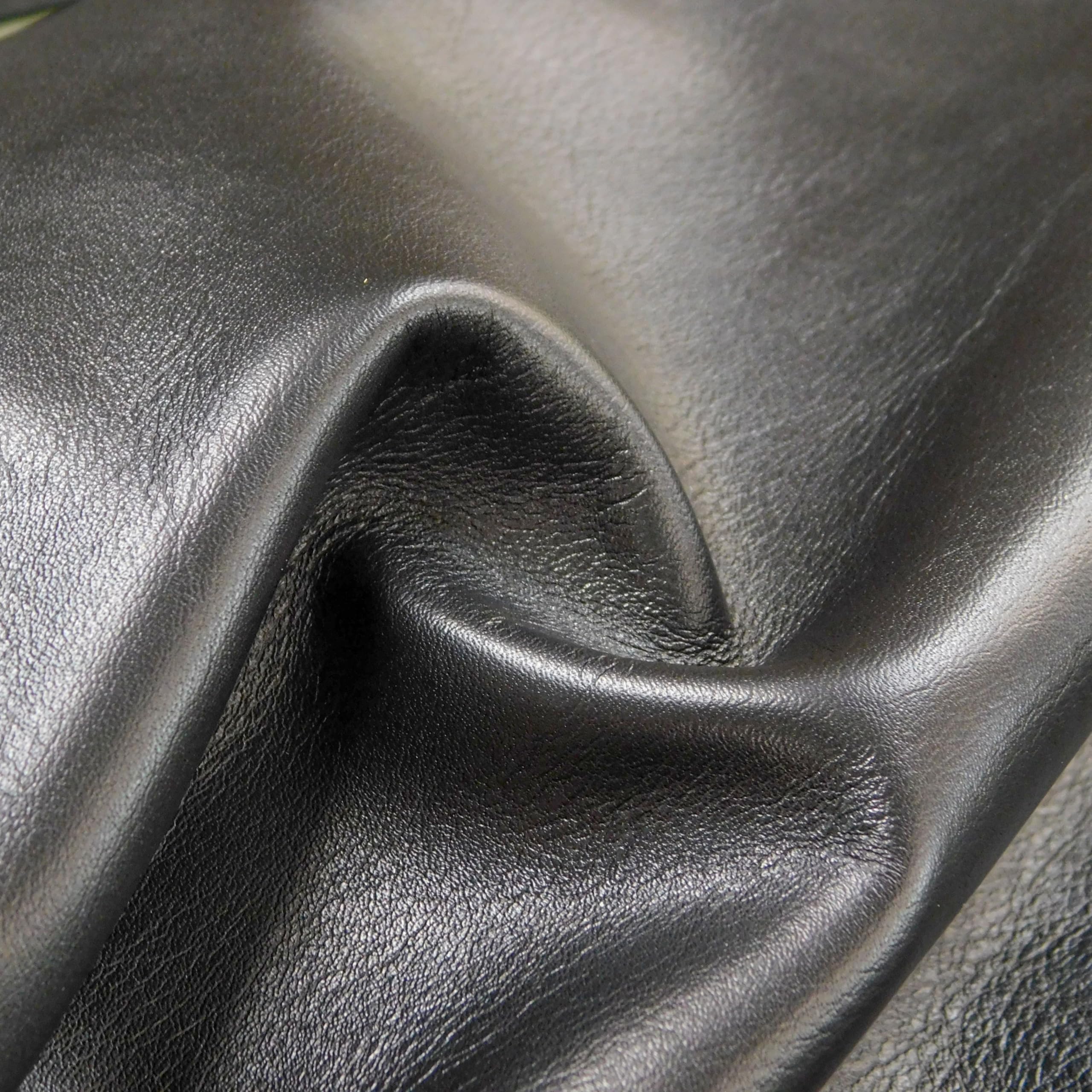 Amazon.co.jp: カーフ 本革(牛革) はぎれ黒 ツヤ 薄い1.2mm 42×30cm