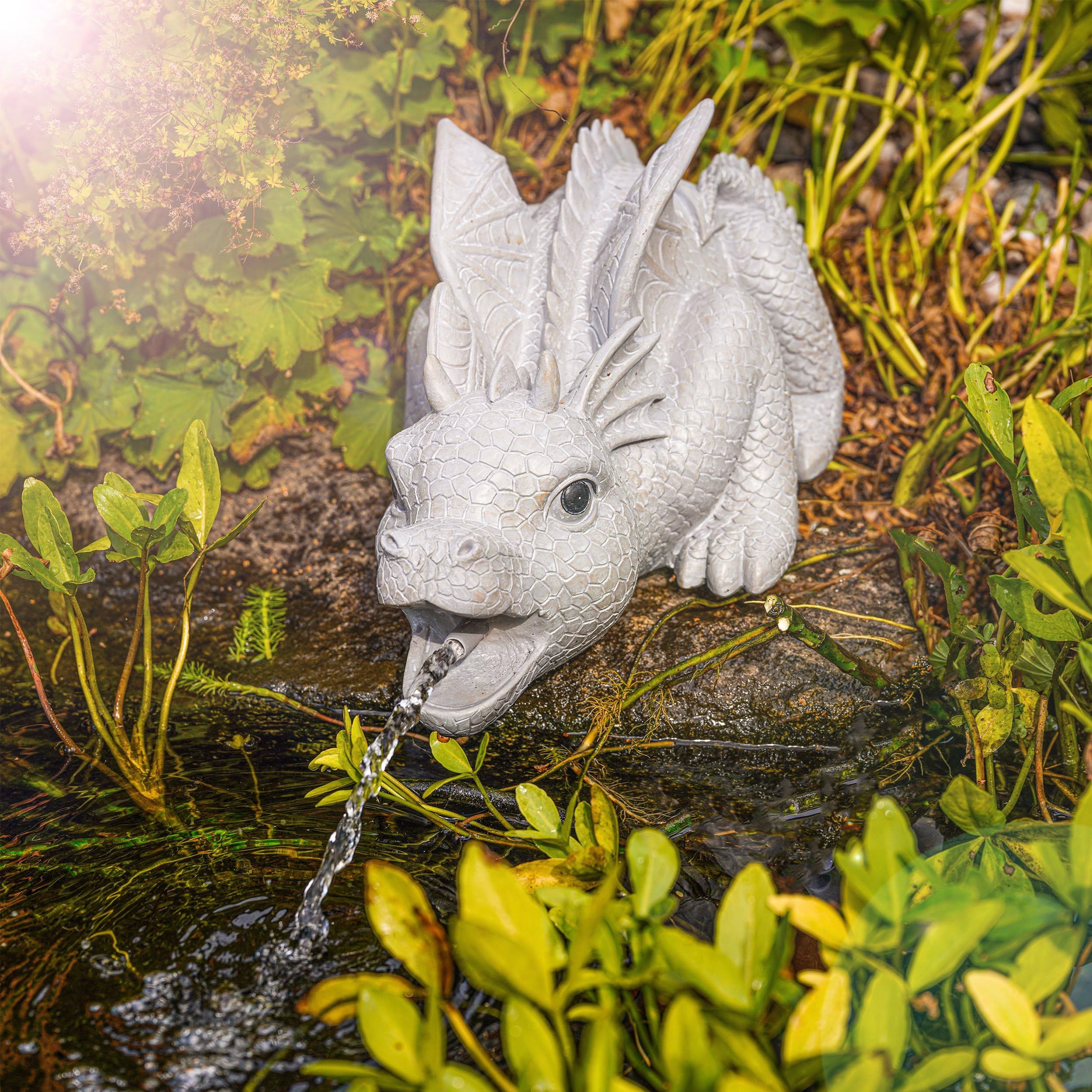 esotec Wasserspeier-Figuren Drache Grisu, Einzelfigur Teichfigur Gartenstatue, Brunnenfigur für Garten-Teich Mini-Teich, Wasserspiel Terrasse Balkon-Brunnen, Quellstein, Kunststein 100735