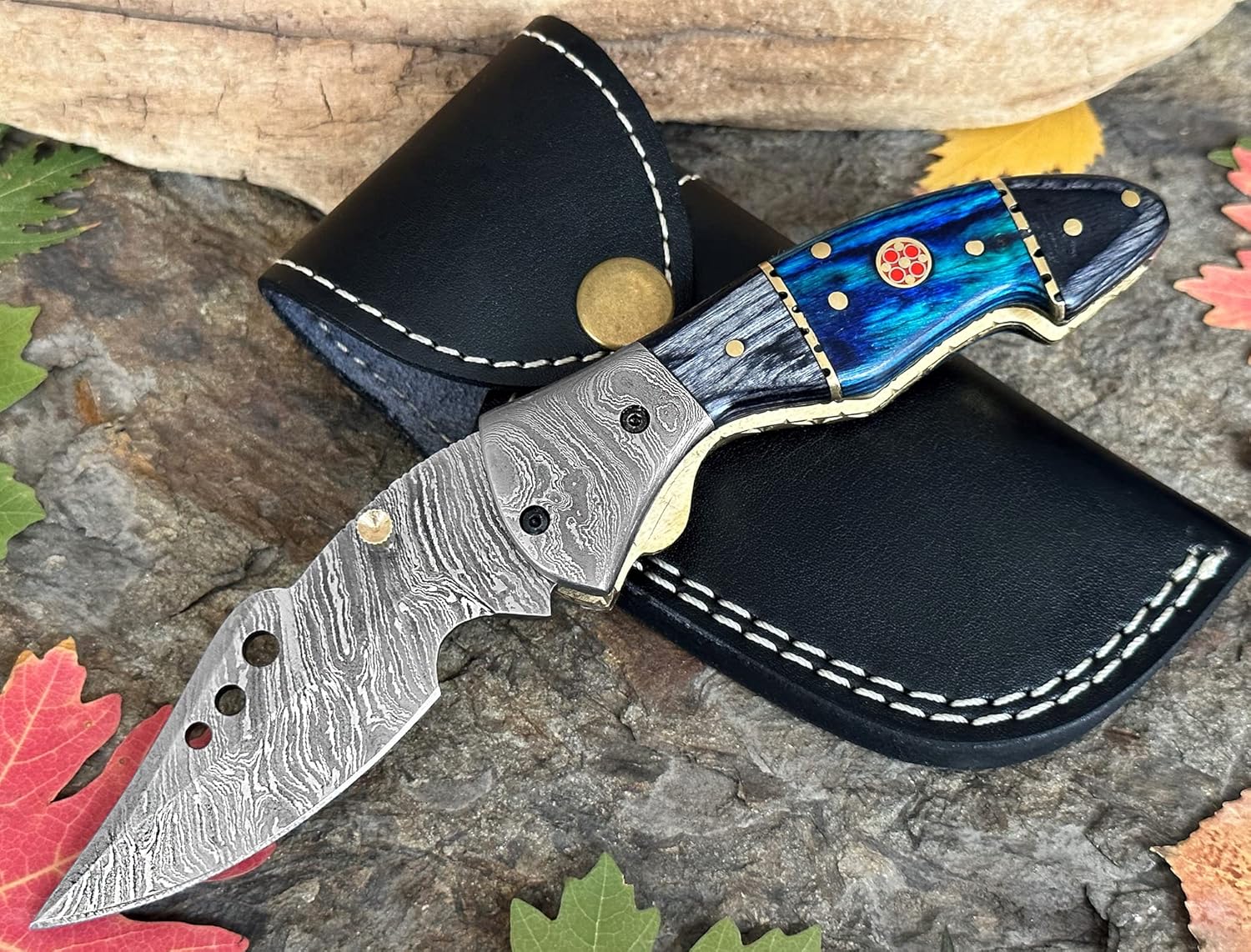 WINTERFELL Damascus Steel Hunting Pocket Knife with Wood