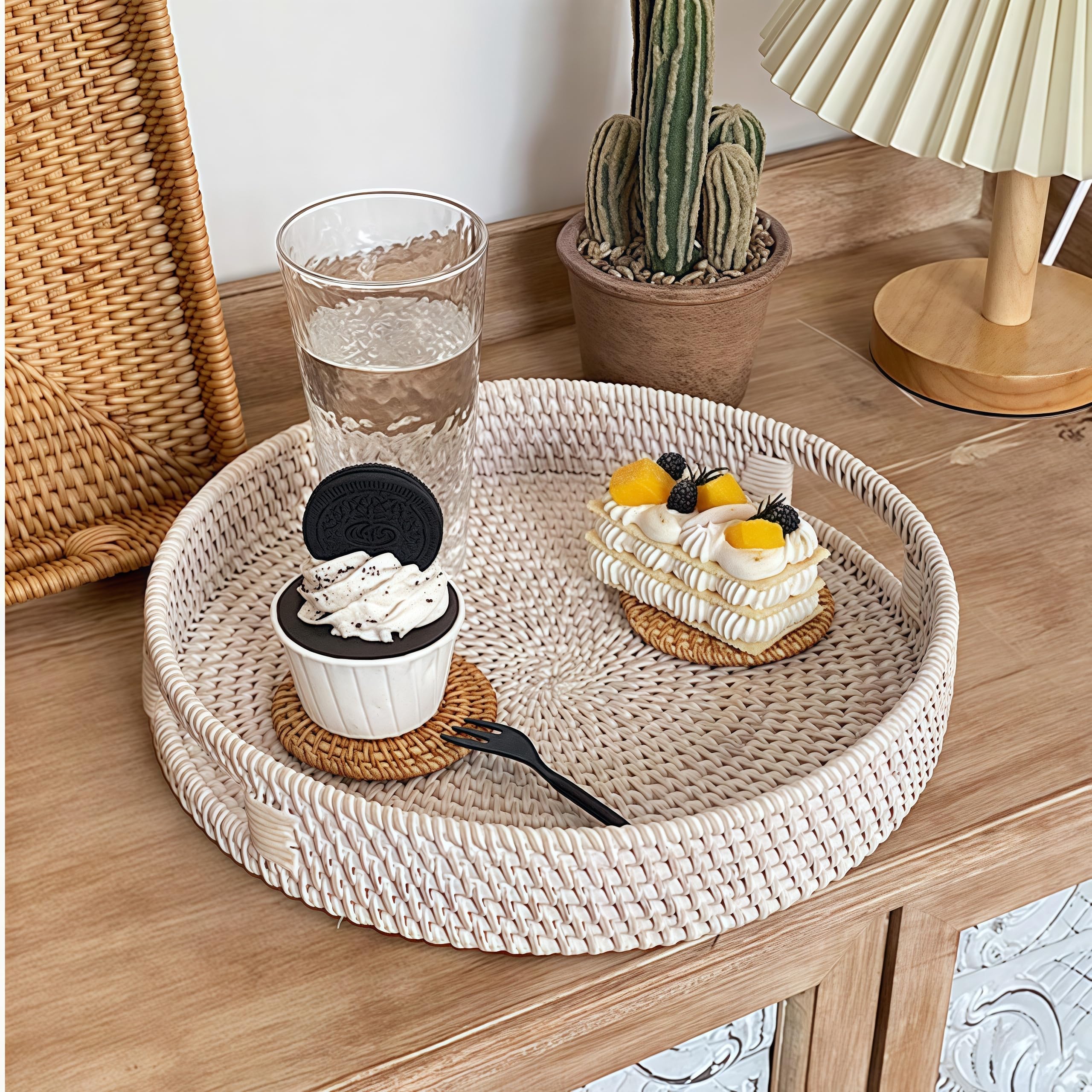 Bandeja Redonda de Ratán con Asas, Bandeja de Servir de Mimbre Tejida Decorativa para Mesa de Café, Cocina, Sala de Estar (Blanco, 36 cm)