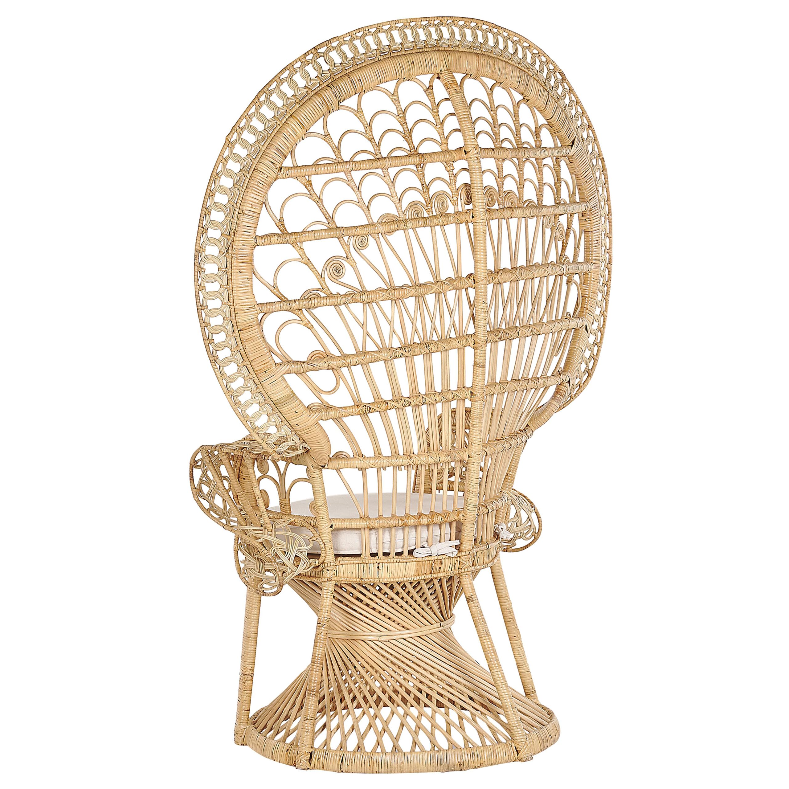 Beliani Outdoor/Indoor Pfauensessel aus Rattan beige mit Sitzkissen Boho Stil Emmanuelle