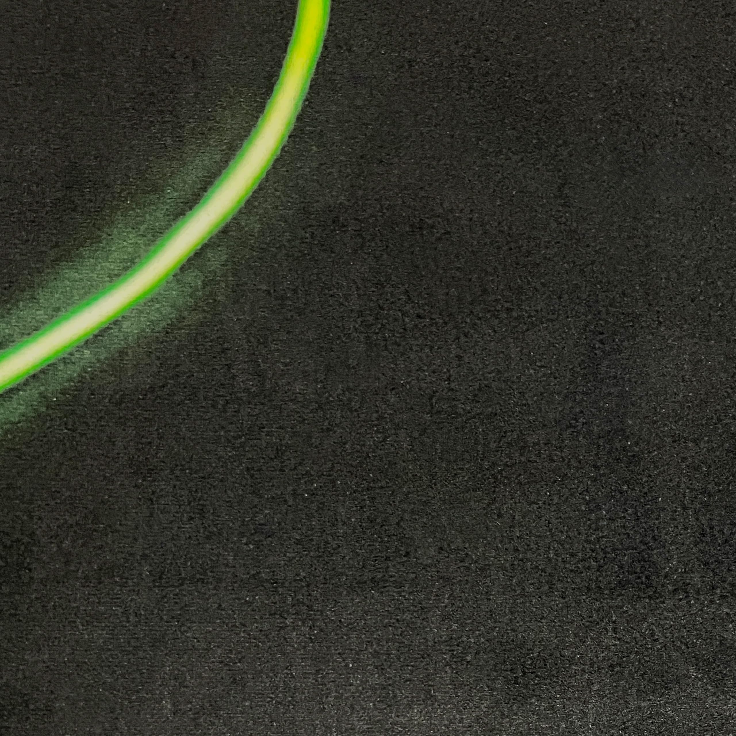 CARPETIA Gamingteppich Rund Neon-Symbole Schwarz Mehrfarbig Ø 160 cm | Samtig weich, rutschfest, bei 30 °C waschbar, pflegeleicht und schmutzabweisend, Neon-Symbole für Gaming- & Jugendzimmer