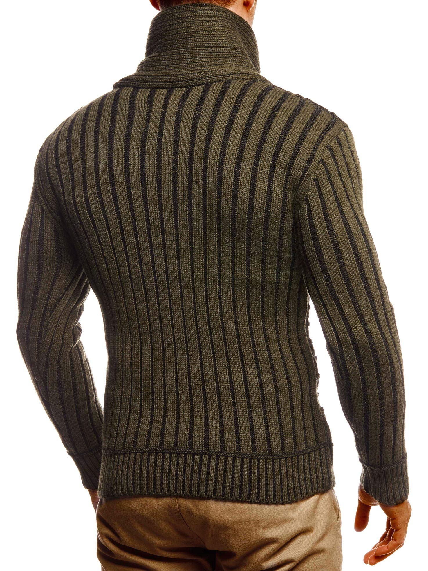 Maglione lavorato a maglia grossa con collo a scialle