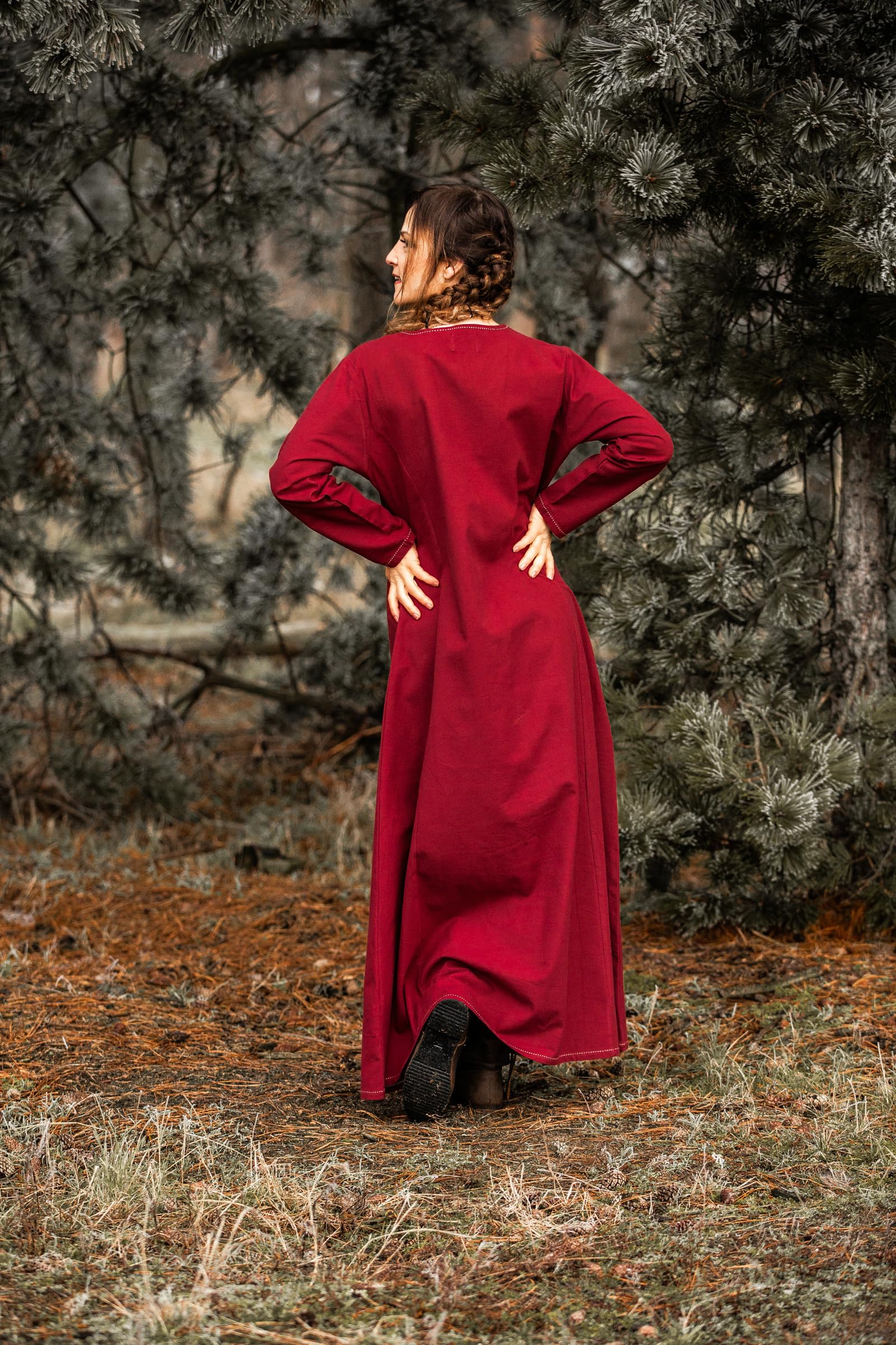 Leonardo Carbone® Damen Kleid Wikinger Unterkleid Helga | Aufwendige Stickereien | Fließende Silhouette | Karneval, Halloween, Cosplay, LARP, Mittelalter, Wikinger | 100% Baumwolle Rot 2XL